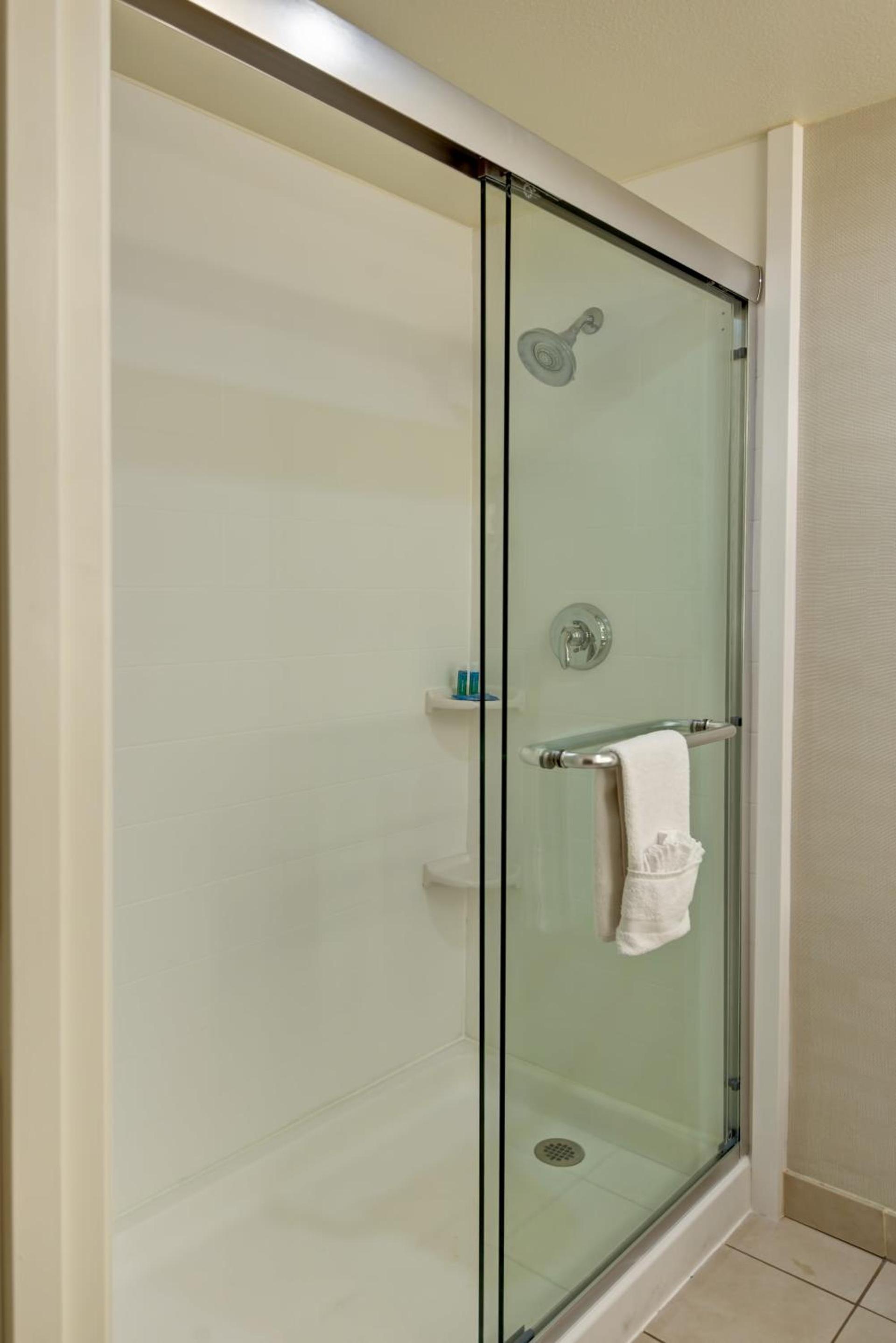 Holiday Inn Express Newport Beach by IHG photo 4