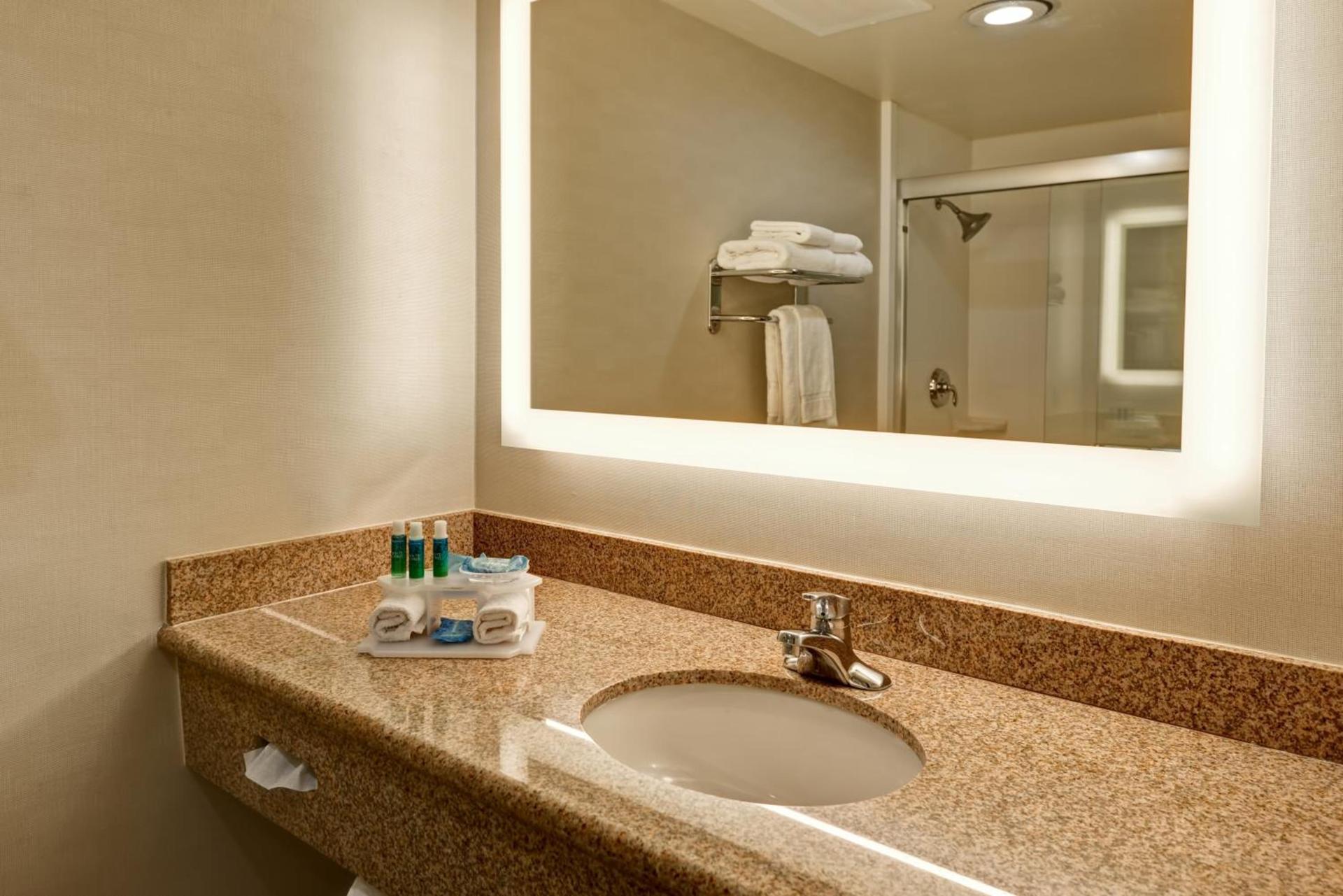 Holiday Inn Express Newport Beach by IHG photo 29
