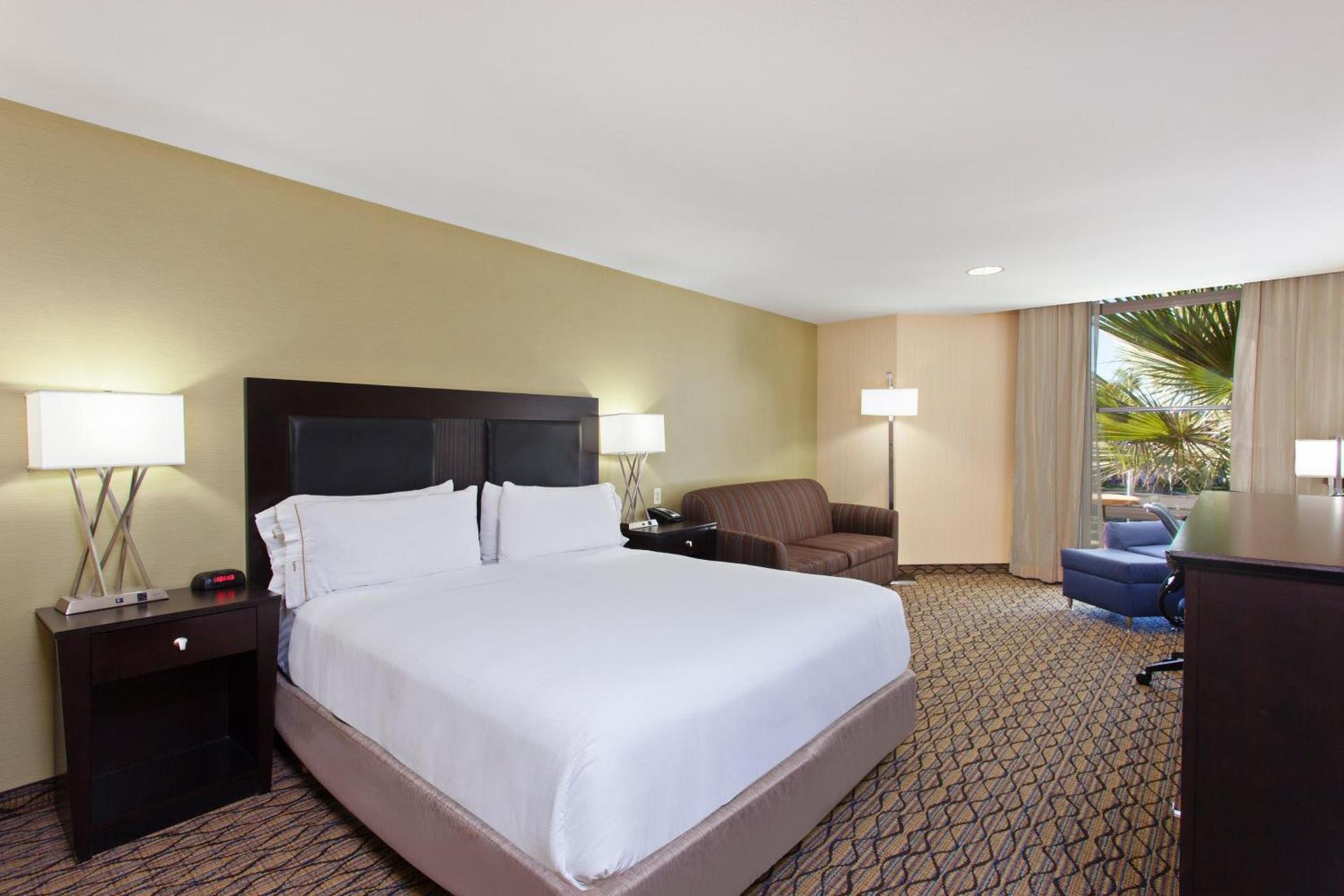 Holiday Inn Express Newport Beach by IHG photo 33