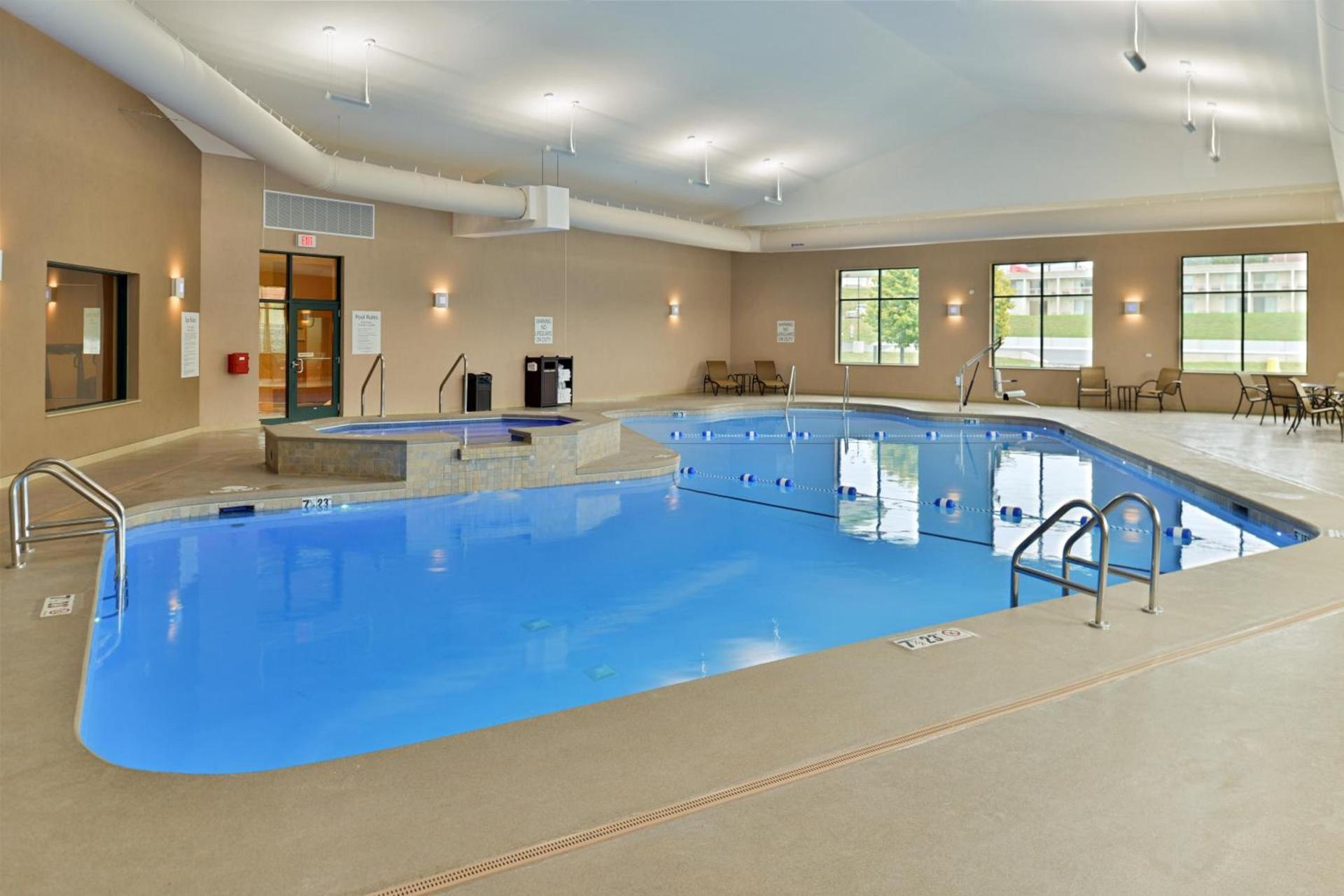 Holiday Inn Express Breezewood by IHG photo 11