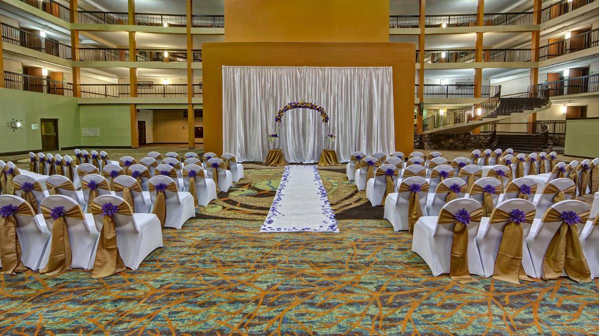 Clarion Hotel & Suites Conference Center Memphis Airport photo 24