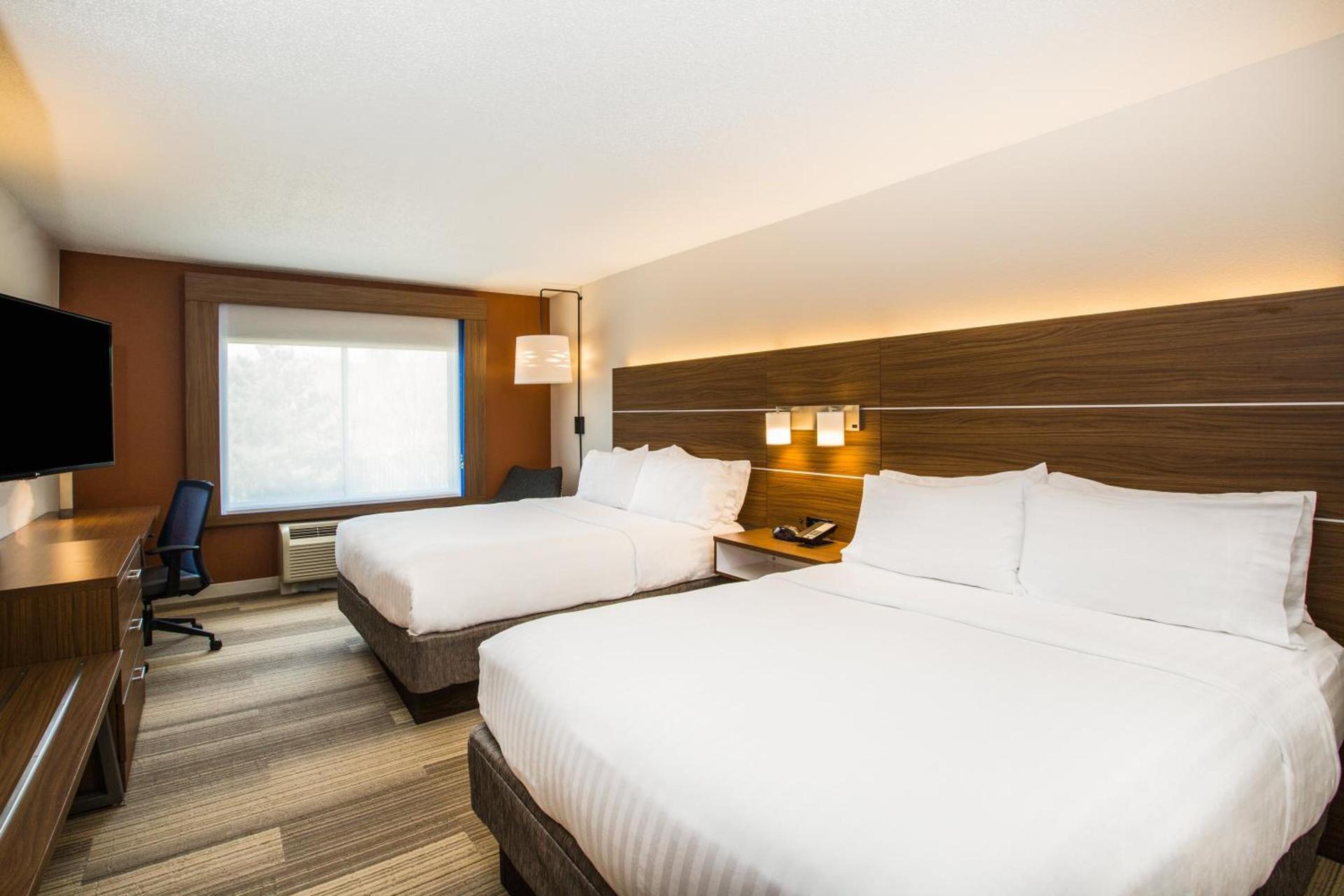 Holiday Inn Express & Suites Bellevue -Omaha Area- by IHG photo 24