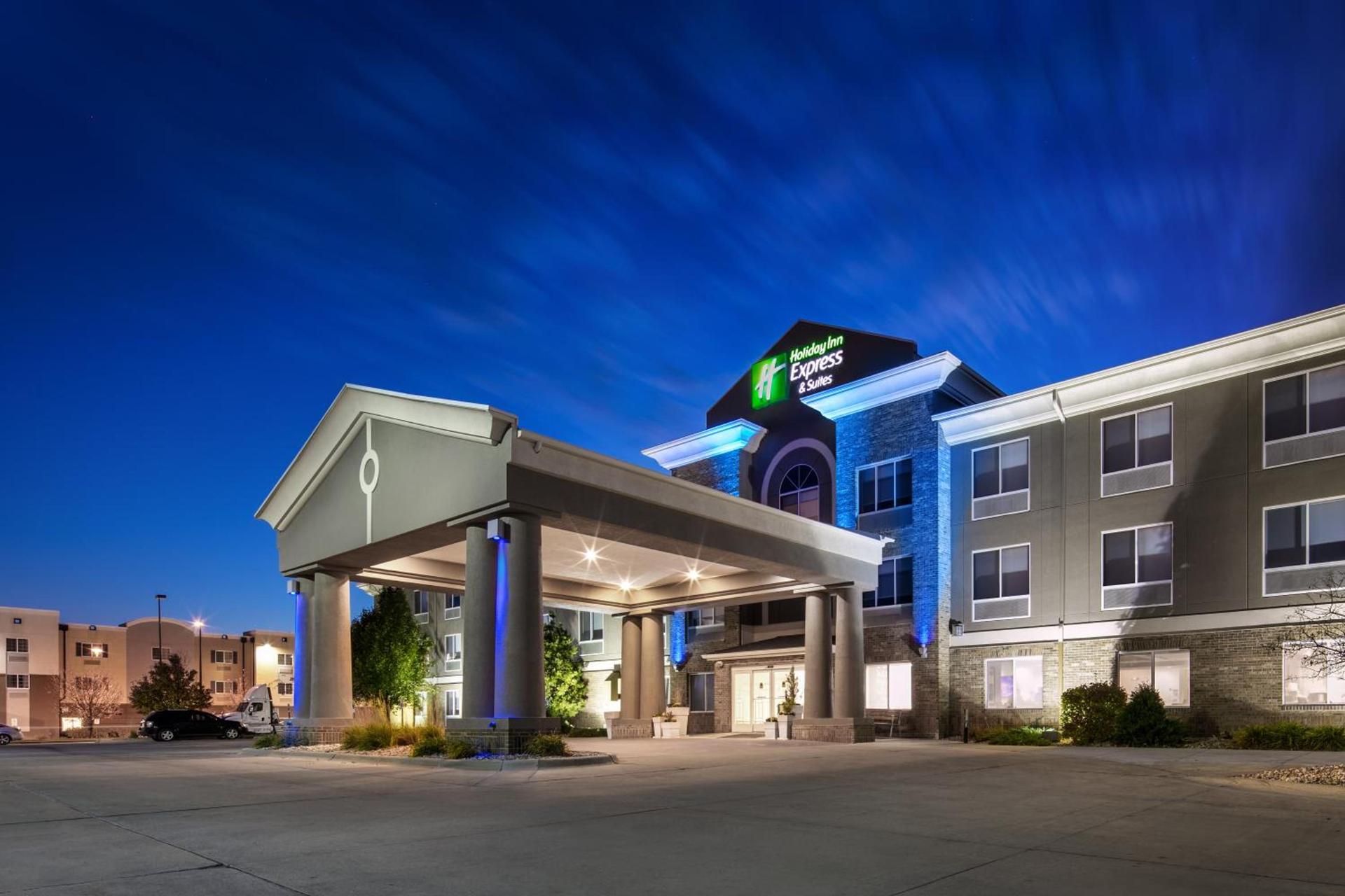 Holiday Inn Express & Suites Bellevue -Omaha Area- by IHG photo 42