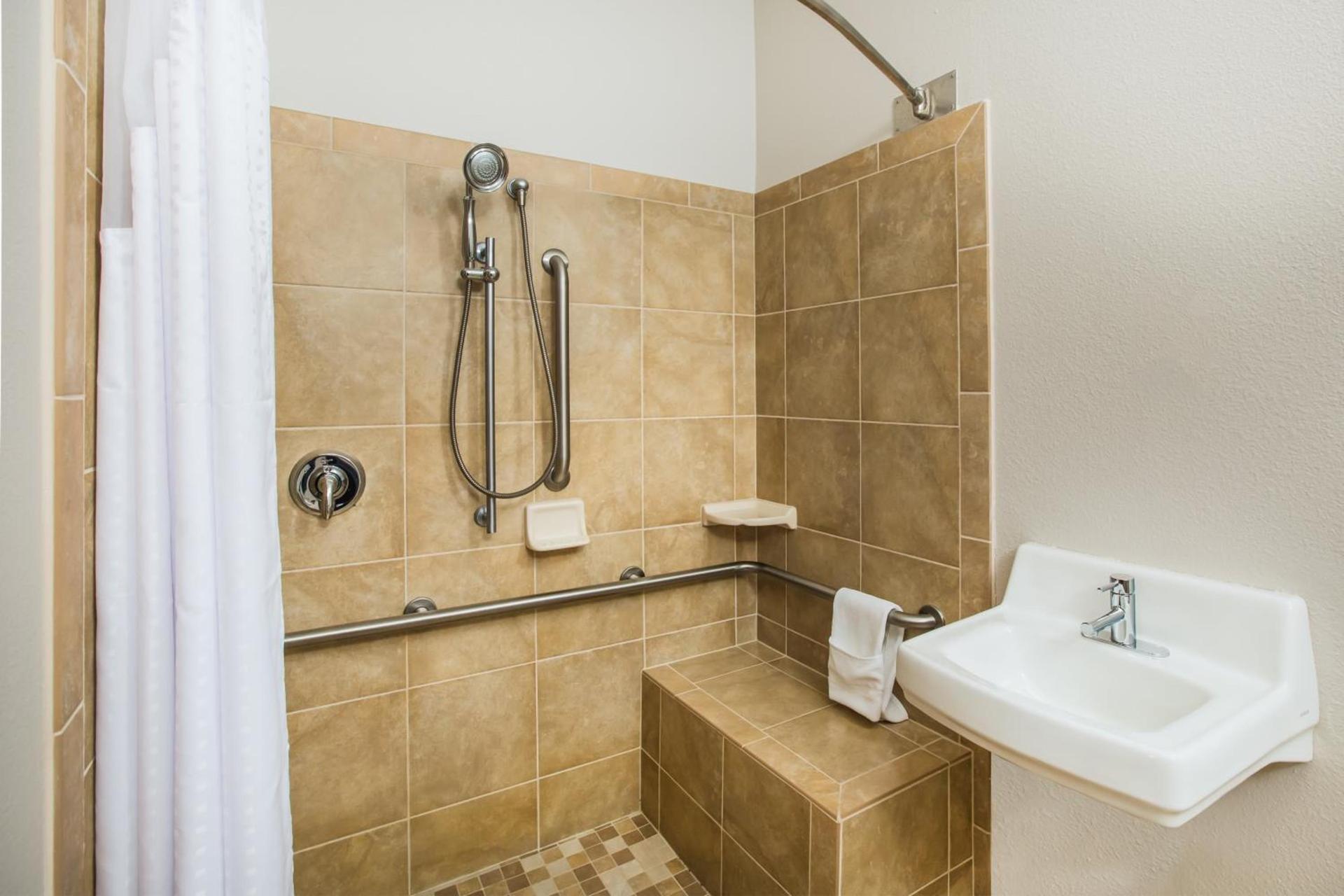 Holiday Inn Express & Suites Bellevue -Omaha Area- by IHG photo 36