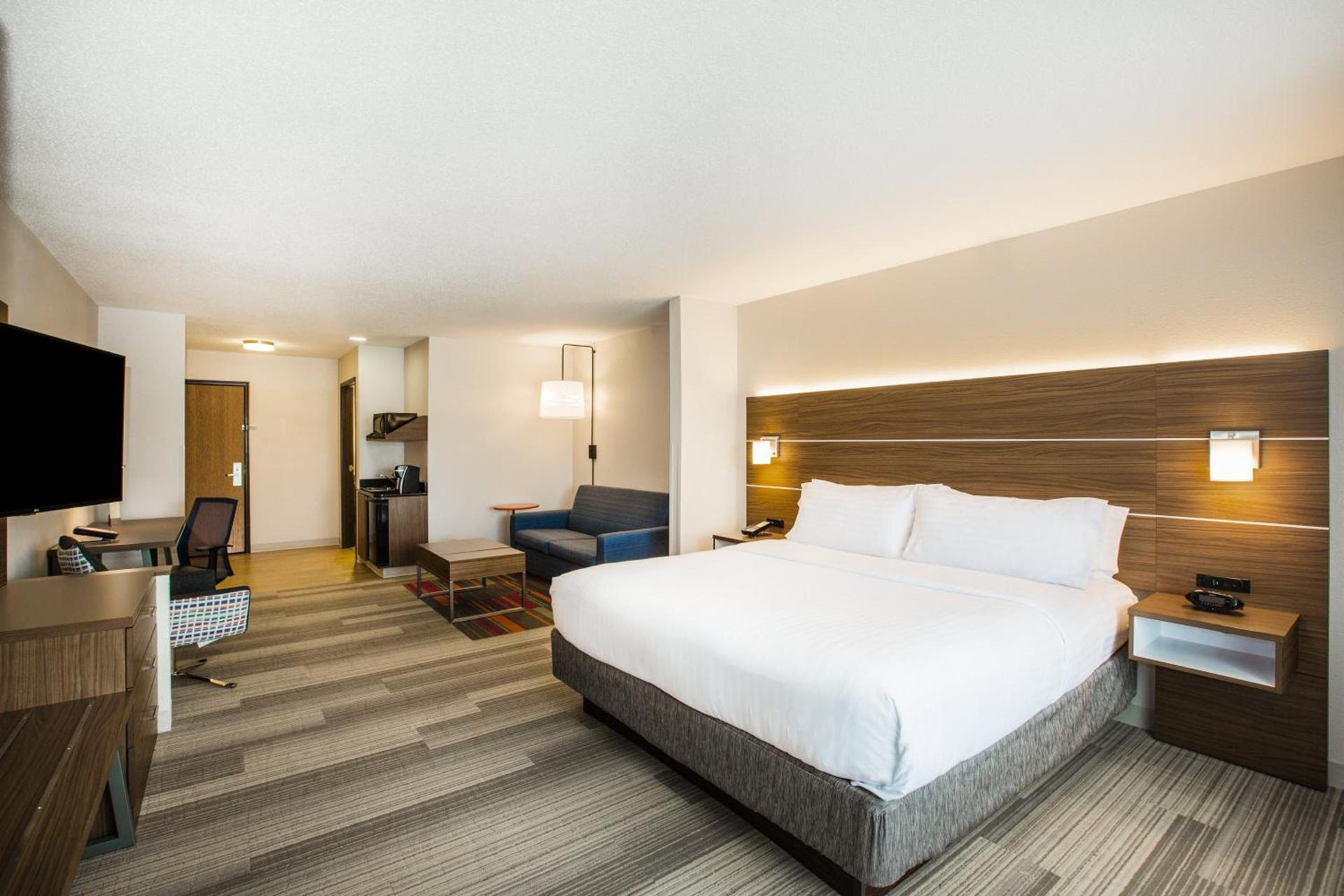 Holiday Inn Express & Suites Bellevue -Omaha Area- by IHG photo 25