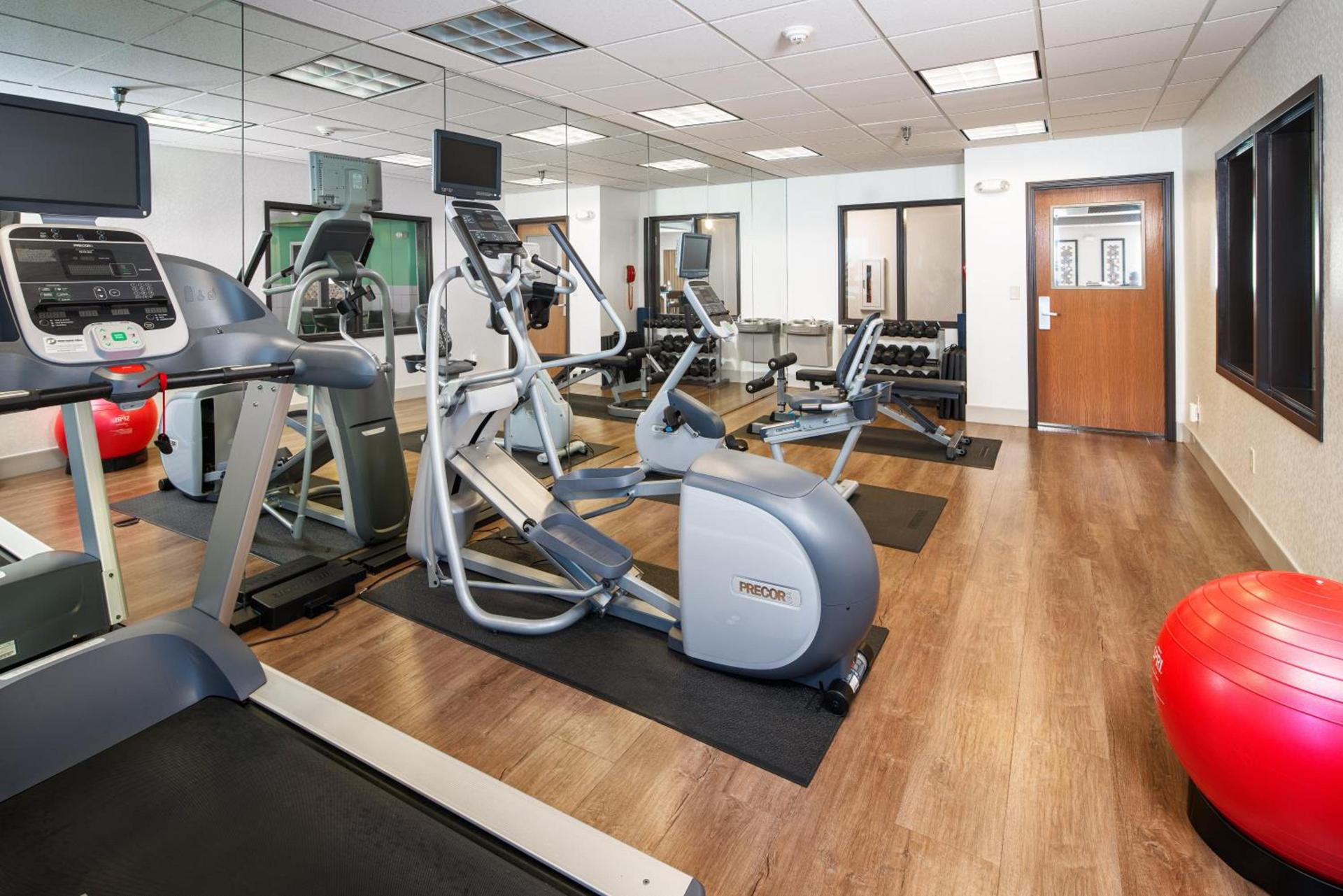 Holiday Inn Express & Suites Bellevue -Omaha Area- by IHG photo 16