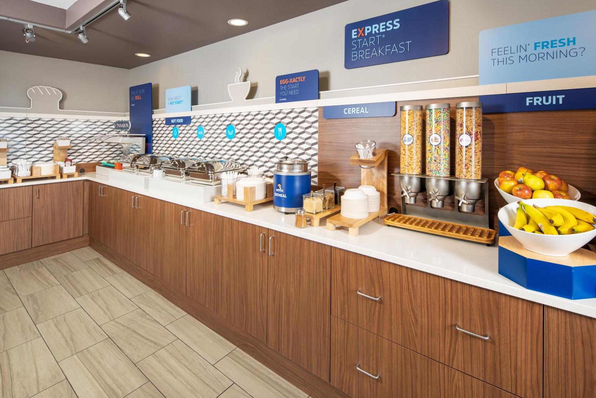 Holiday Inn Express & Suites Bellevue -Omaha Area- by IHG photo 44