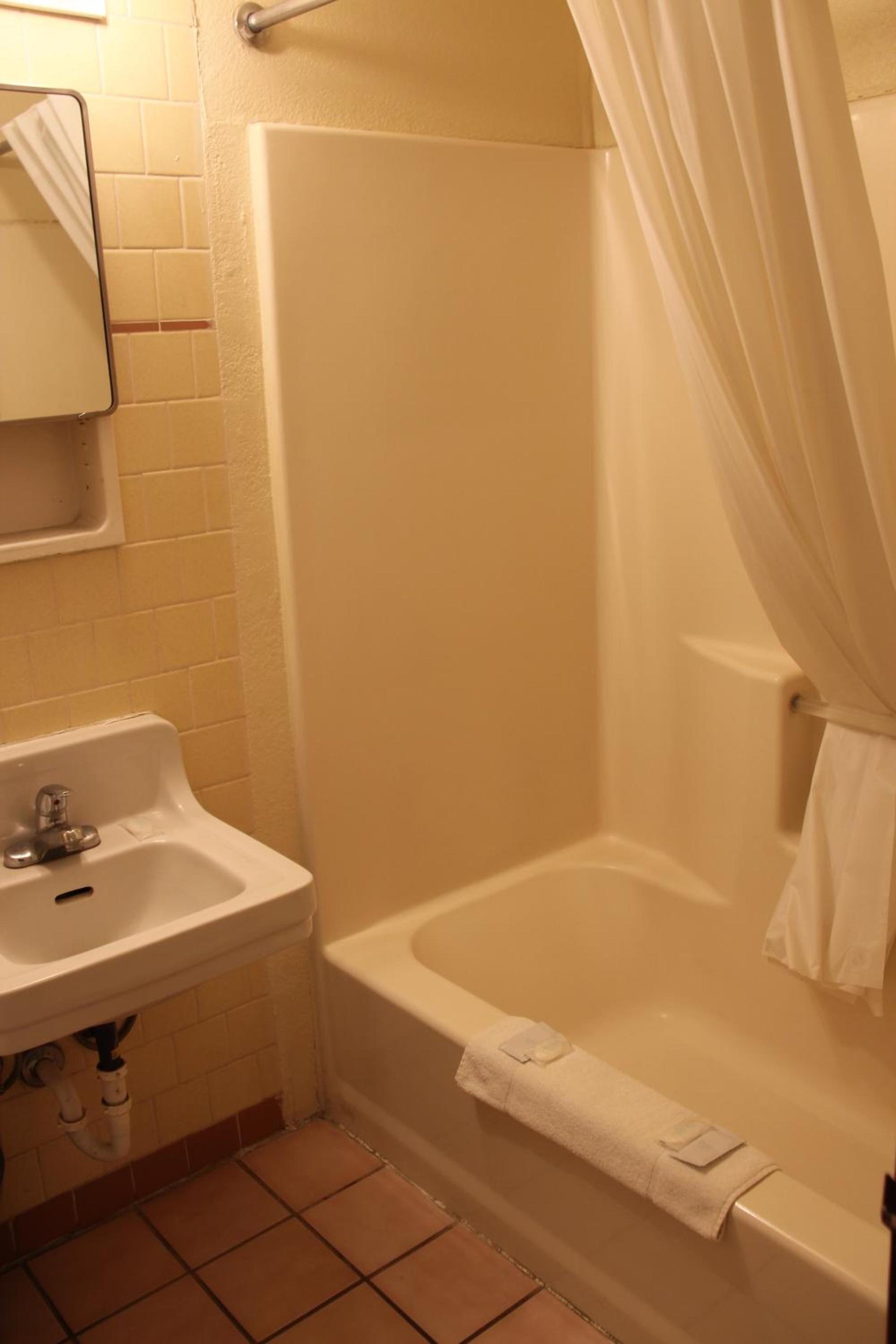 Economy Inn Safford photo 5