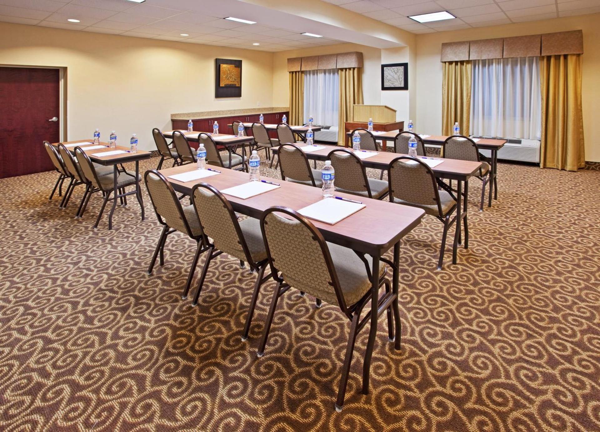Holiday Inn Express & Suites Niagara Falls by IHG photo 24