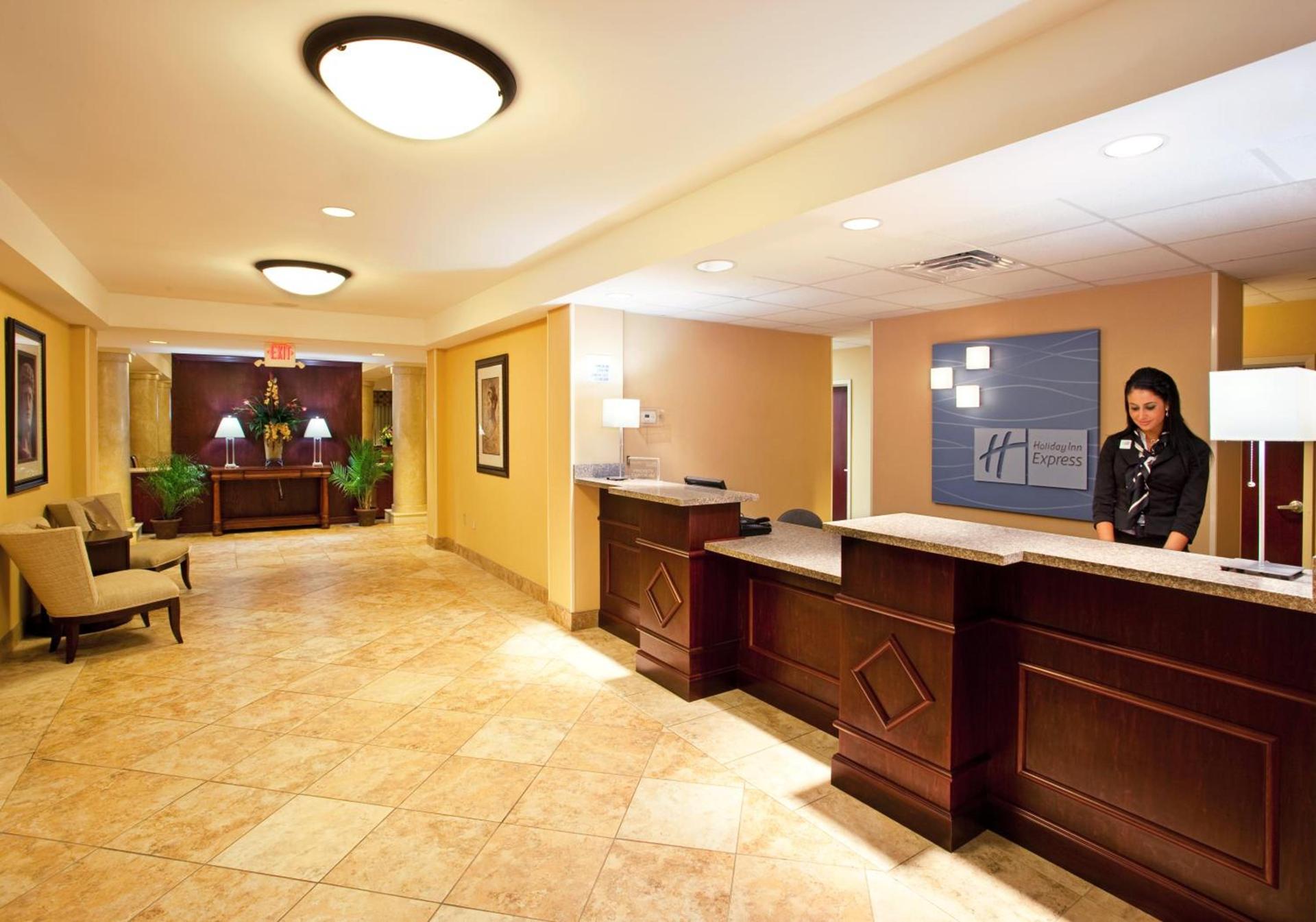 Holiday Inn Express & Suites Niagara Falls by IHG photo 10