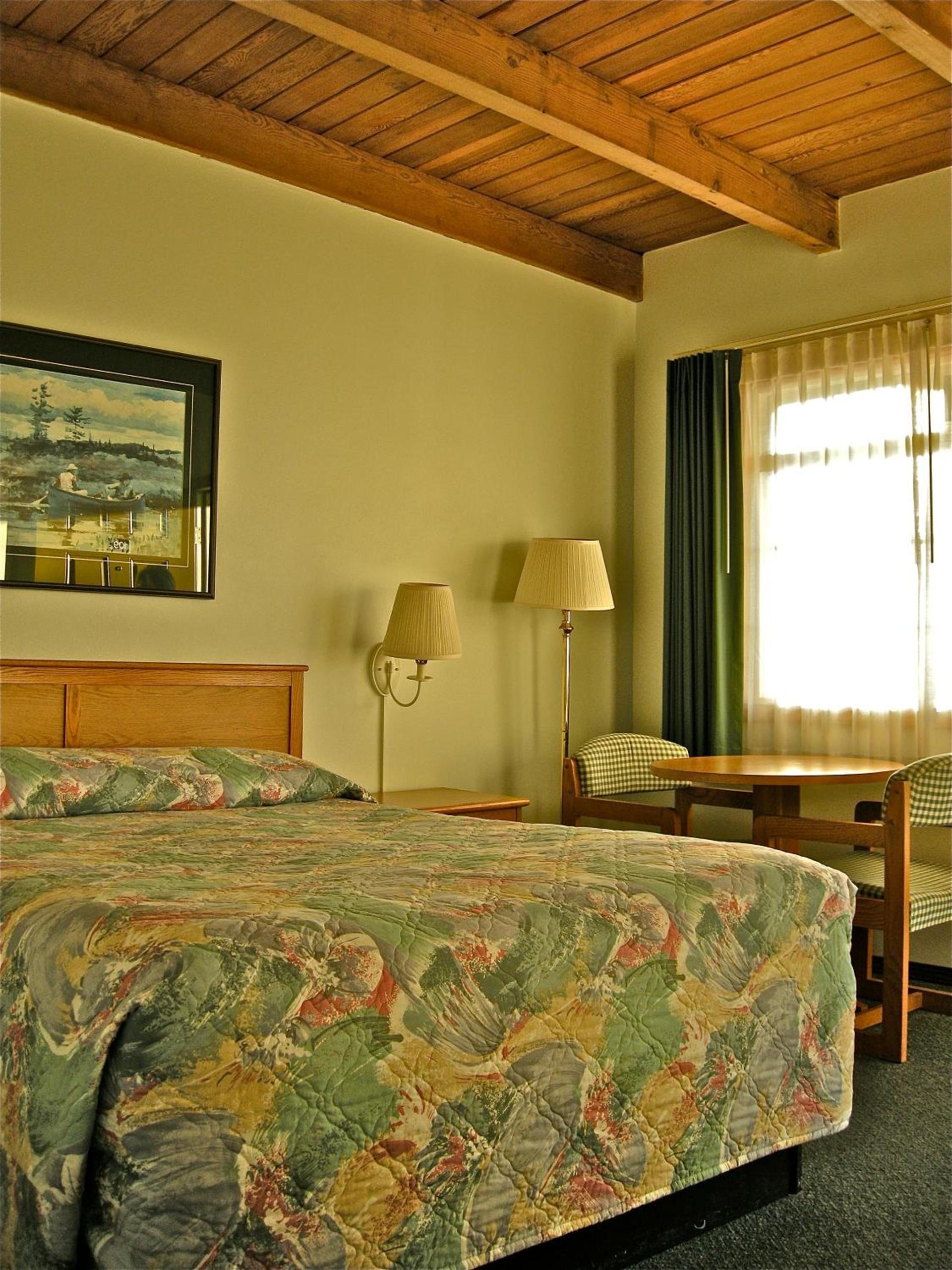 Azalea Lodge photo 2