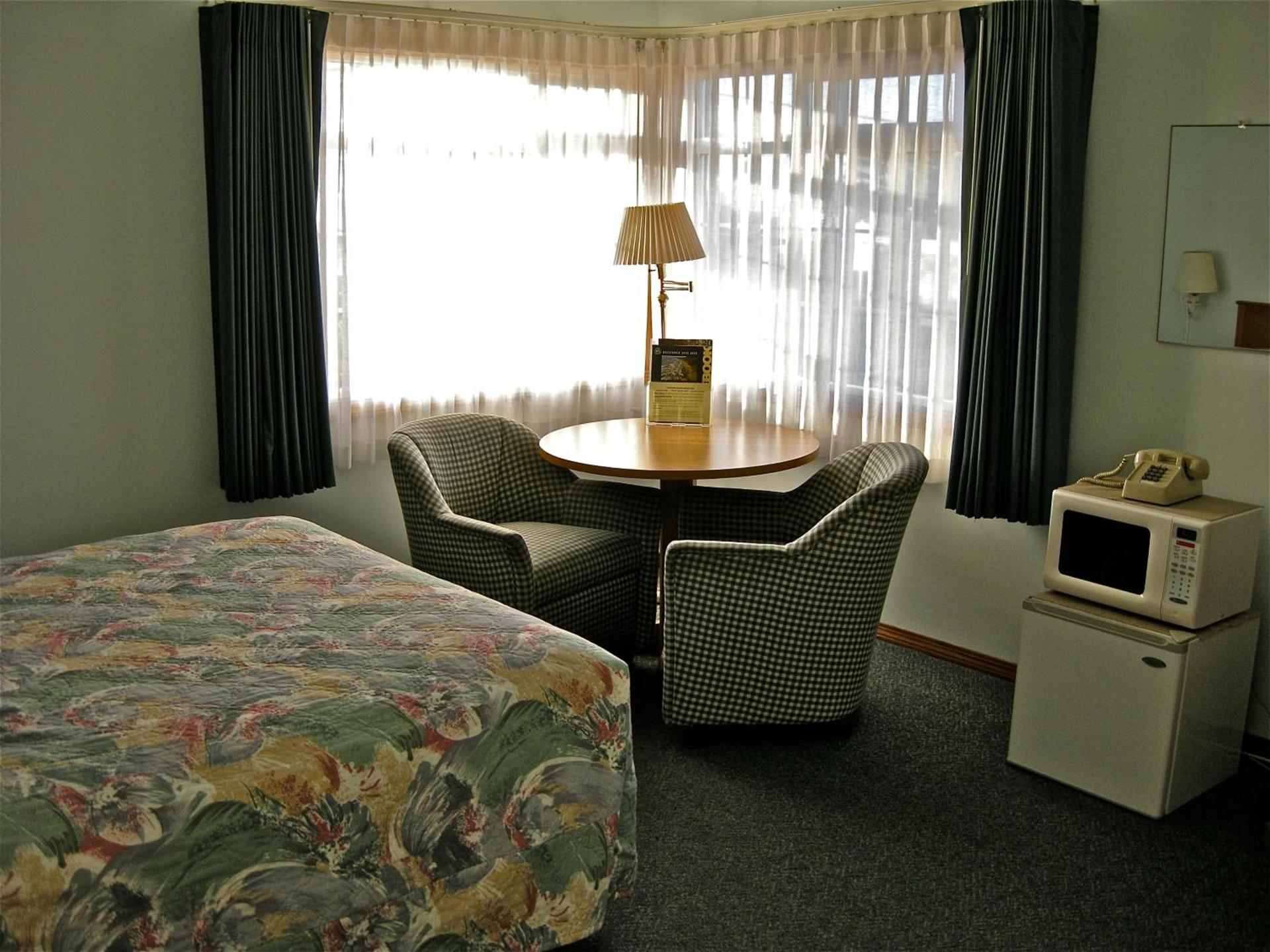 Azalea Lodge photo 16