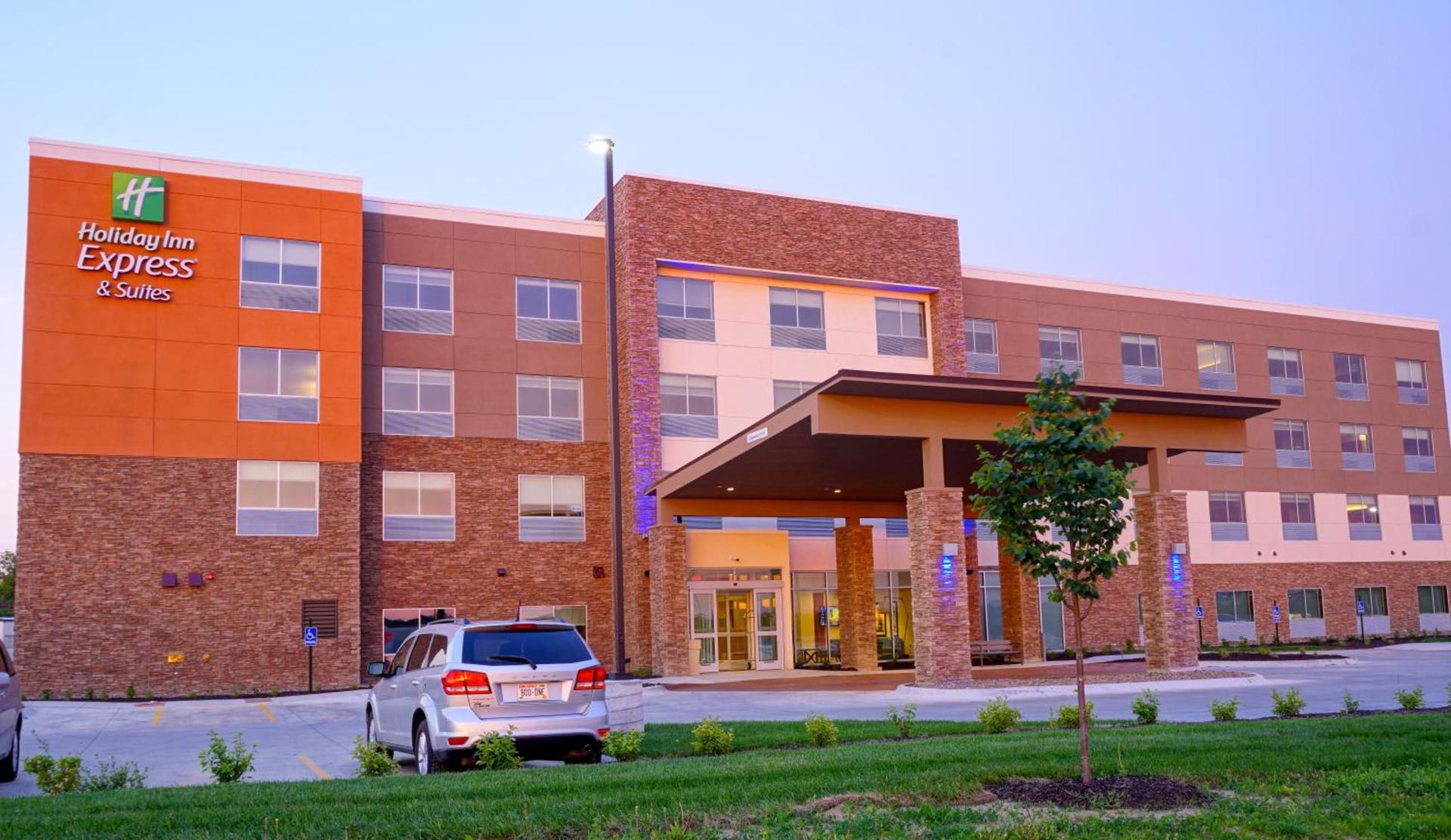 Holiday Inn Express & Suites Omaha - Millard Area by IHG photo 21