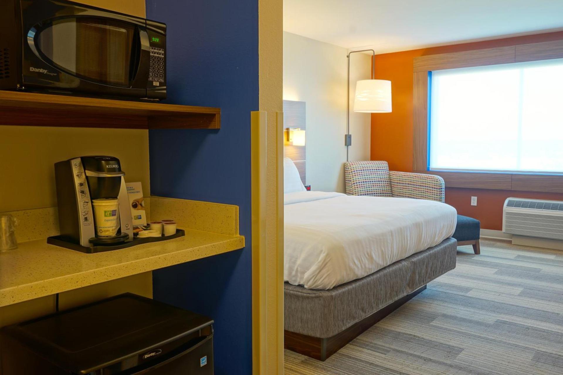 Holiday Inn Express & Suites Omaha - Millard Area by IHG photo 35