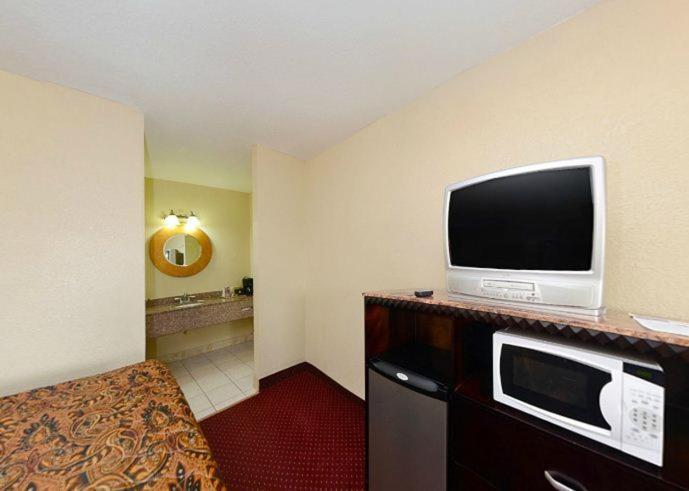 Americas Best Value Inn Refugio photo 10