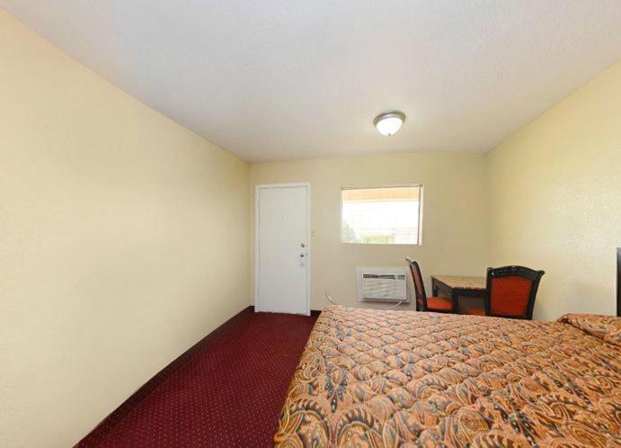 Americas Best Value Inn Refugio photo 9
