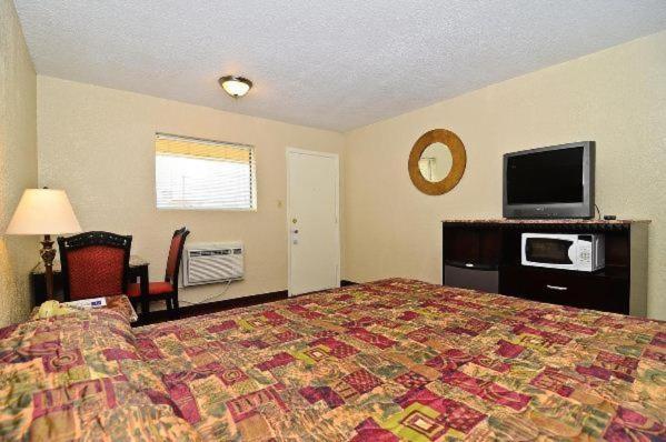 Americas Best Value Inn Refugio photo 18