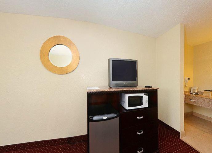 Americas Best Value Inn Refugio photo 15