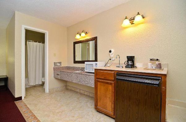 Americas Best Value Inn Refugio photo 5