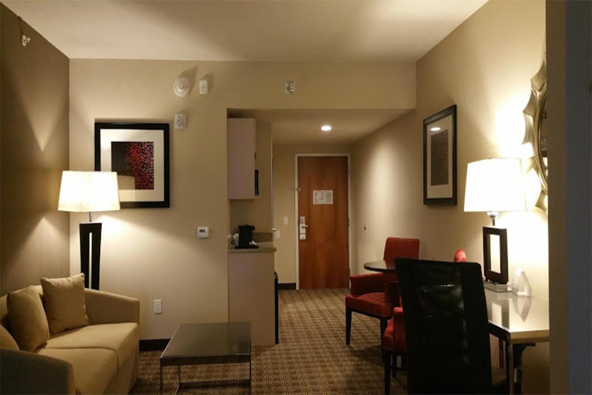 Holiday Inn Express & Suites Lantana by IHG photo 12