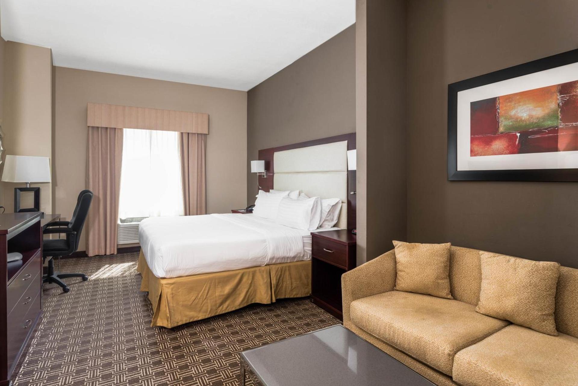 Holiday Inn Express & Suites Lantana by IHG photo 22