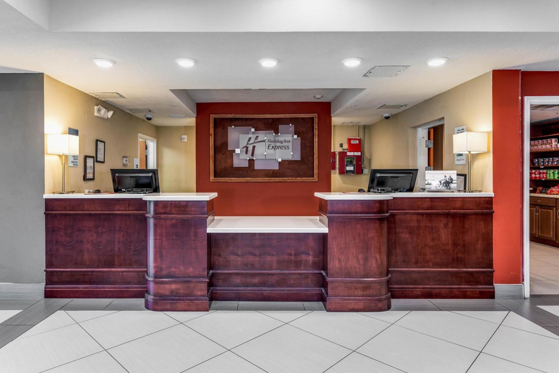 Holiday Inn Express & Suites Lantana by IHG photo 13