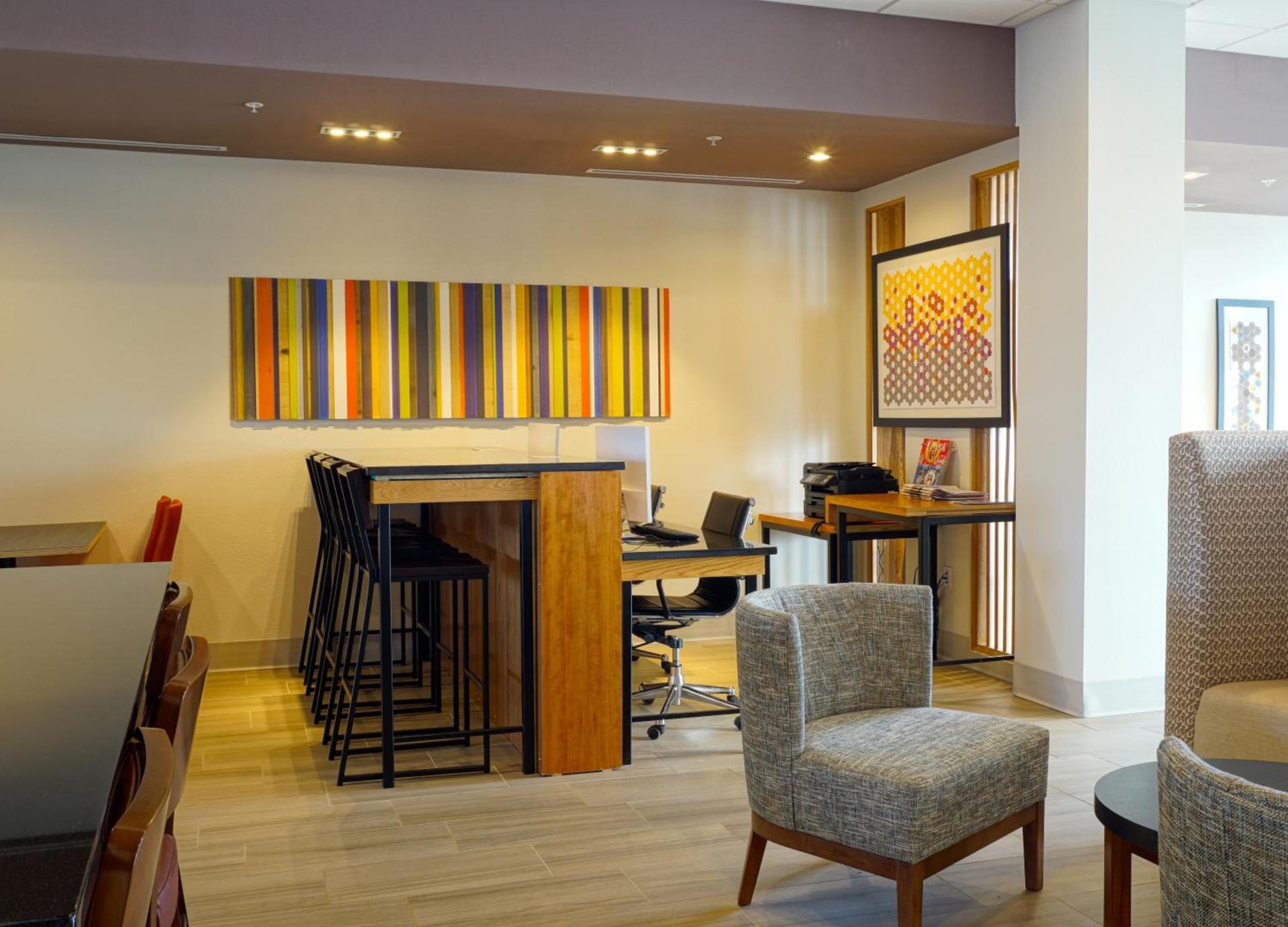 Holiday Inn Express & Suites Omaha - Millard Area by IHG photo 7