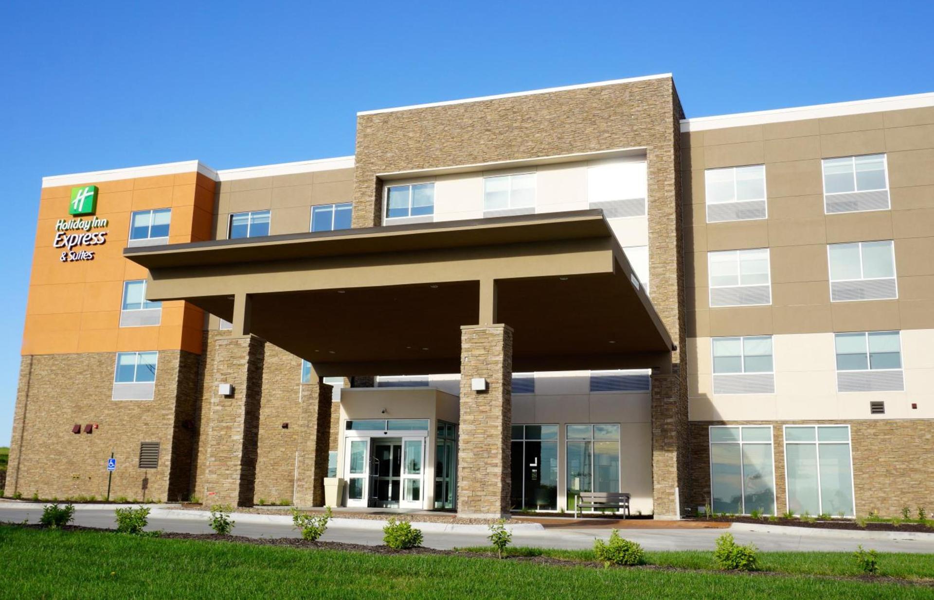 Holiday Inn Express & Suites Omaha - Millard Area by IHG photo 15