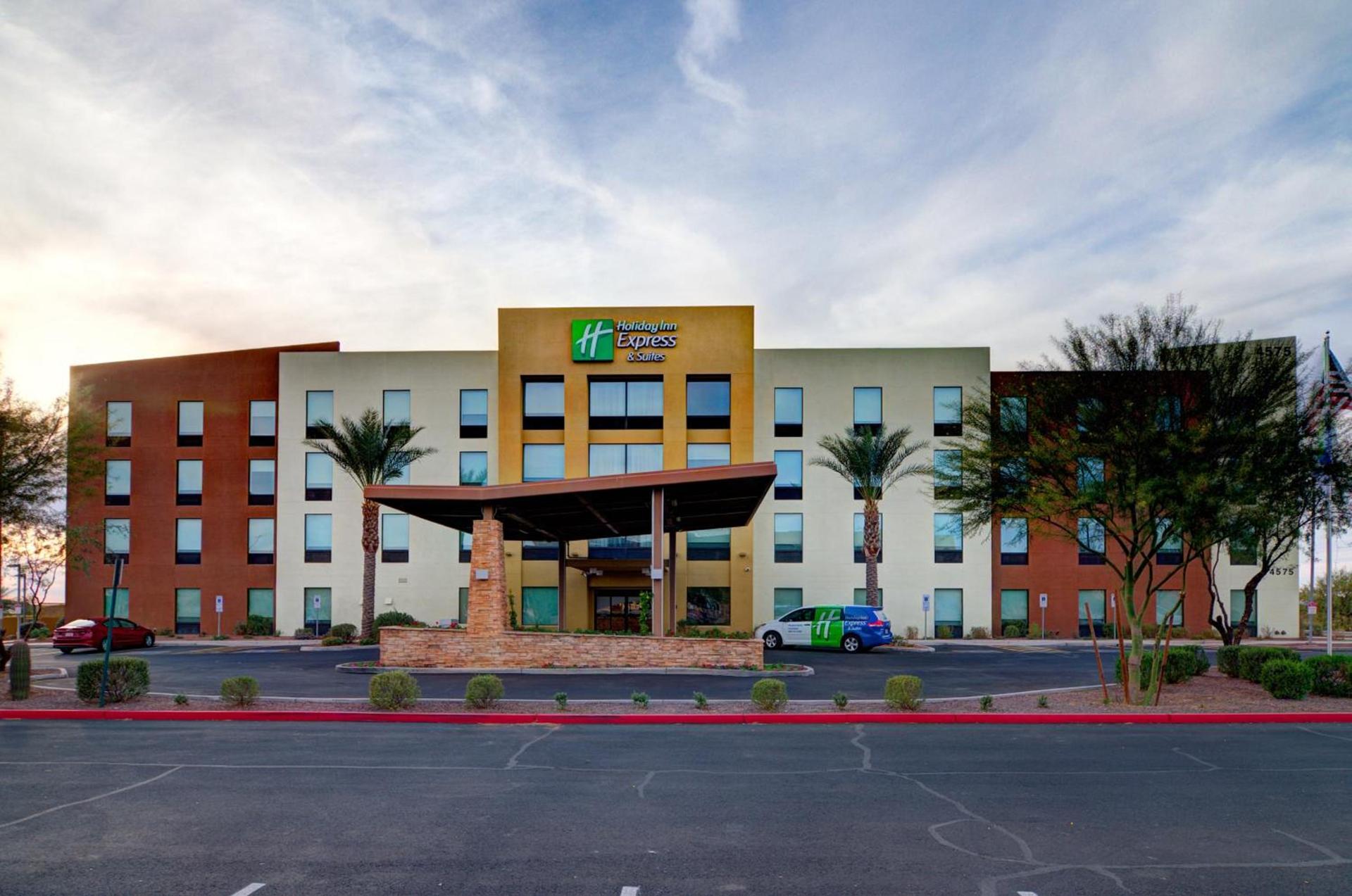 Holiday Inn Express & Suites - Phoenix North - Scottsdale by IHG photo 8