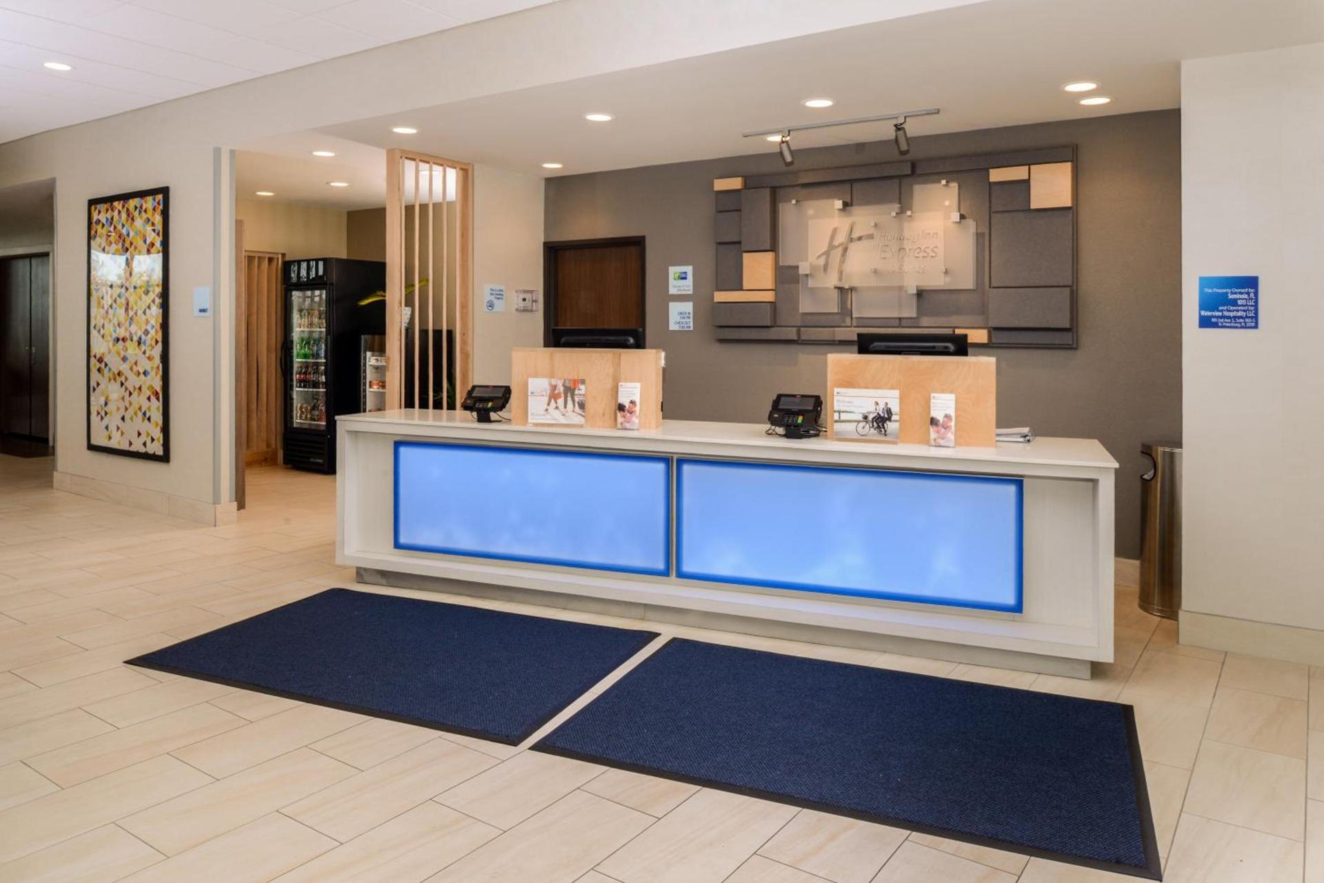 Holiday Inn Express & Suites Alachua - Gainesville Area by IHG photo 2