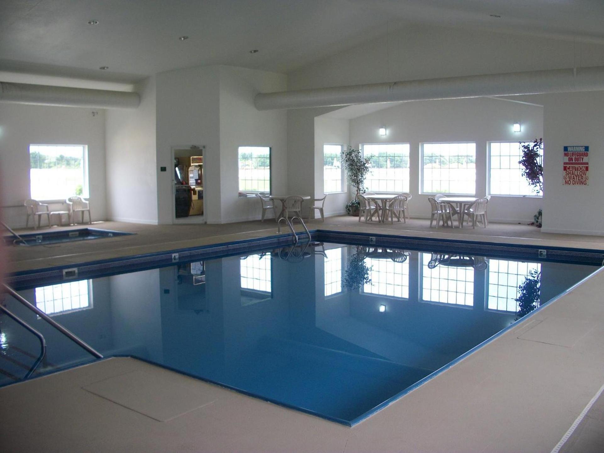 Oak Hill Inn & Suites photo 17