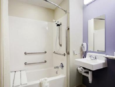 Microtel Inn and Suites Gassaway photo 8