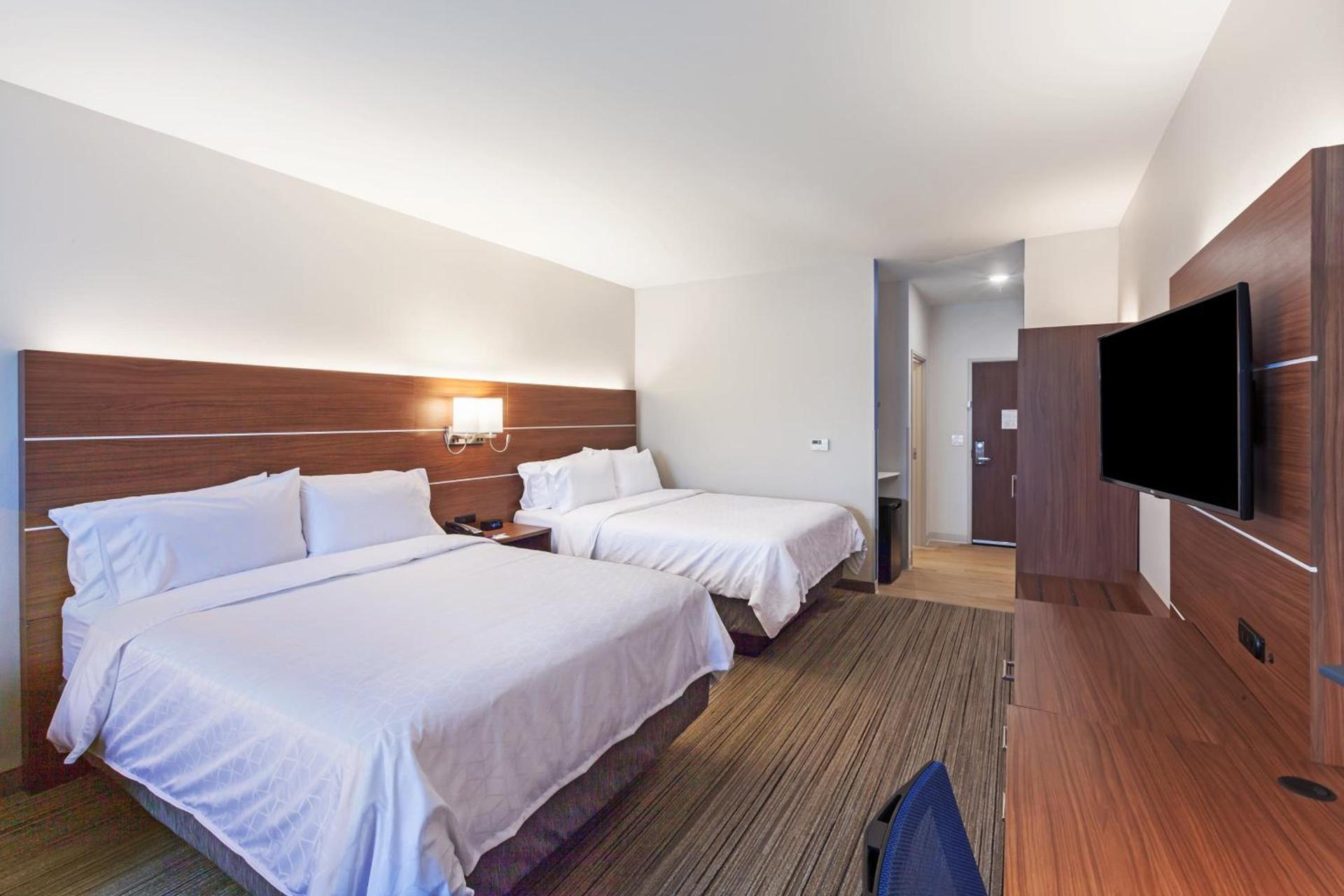 Holiday Inn Express & Suites - Lenexa - Overland Park Area by IHG photo 64