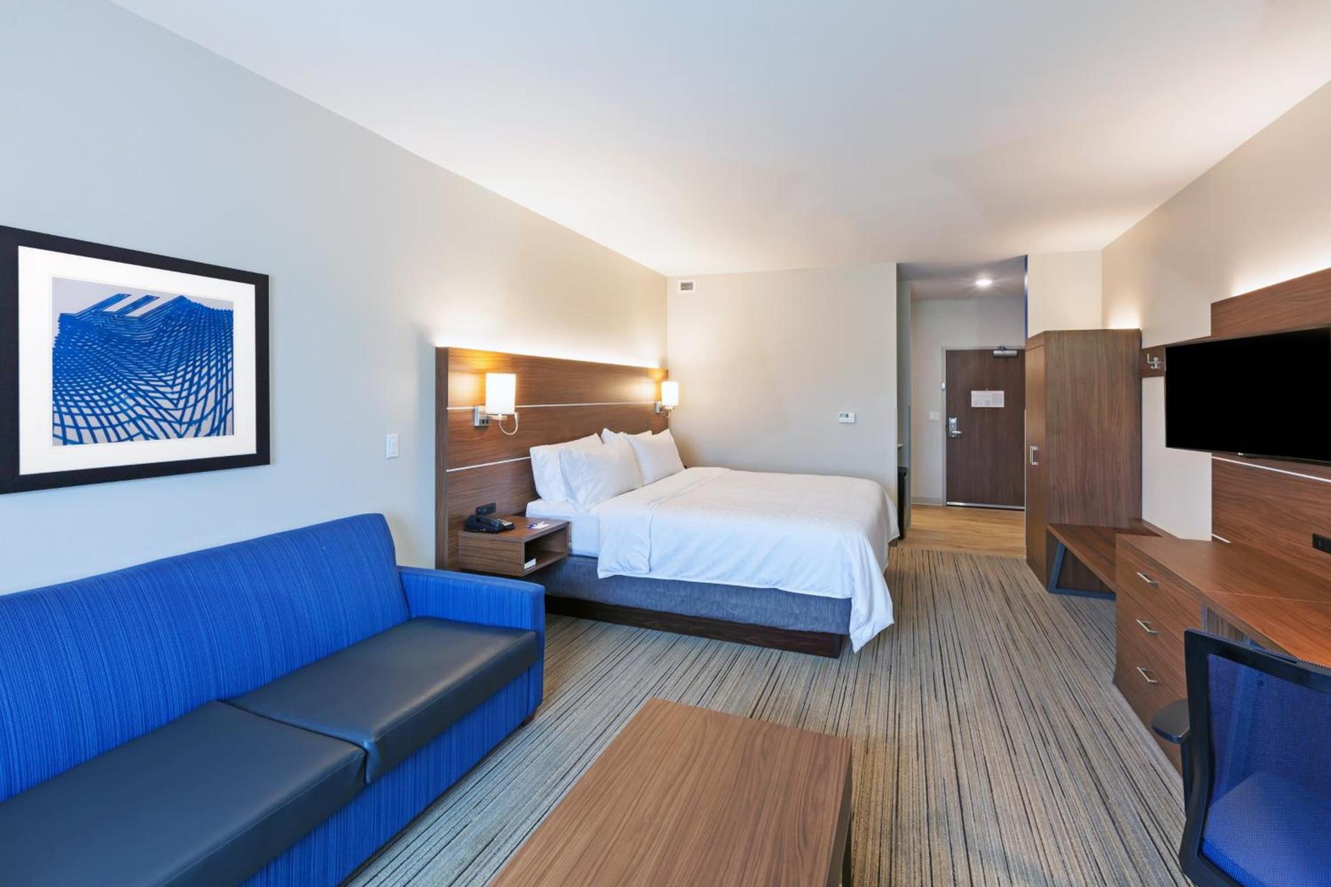 Holiday Inn Express & Suites - Lenexa - Overland Park Area by IHG photo 63