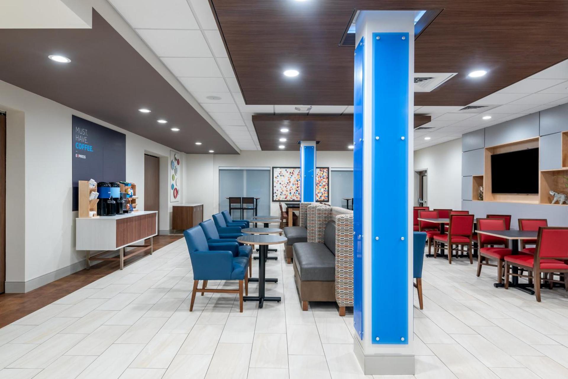 Holiday Inn Express & Suites - Punta Gorda by IHG photo 2