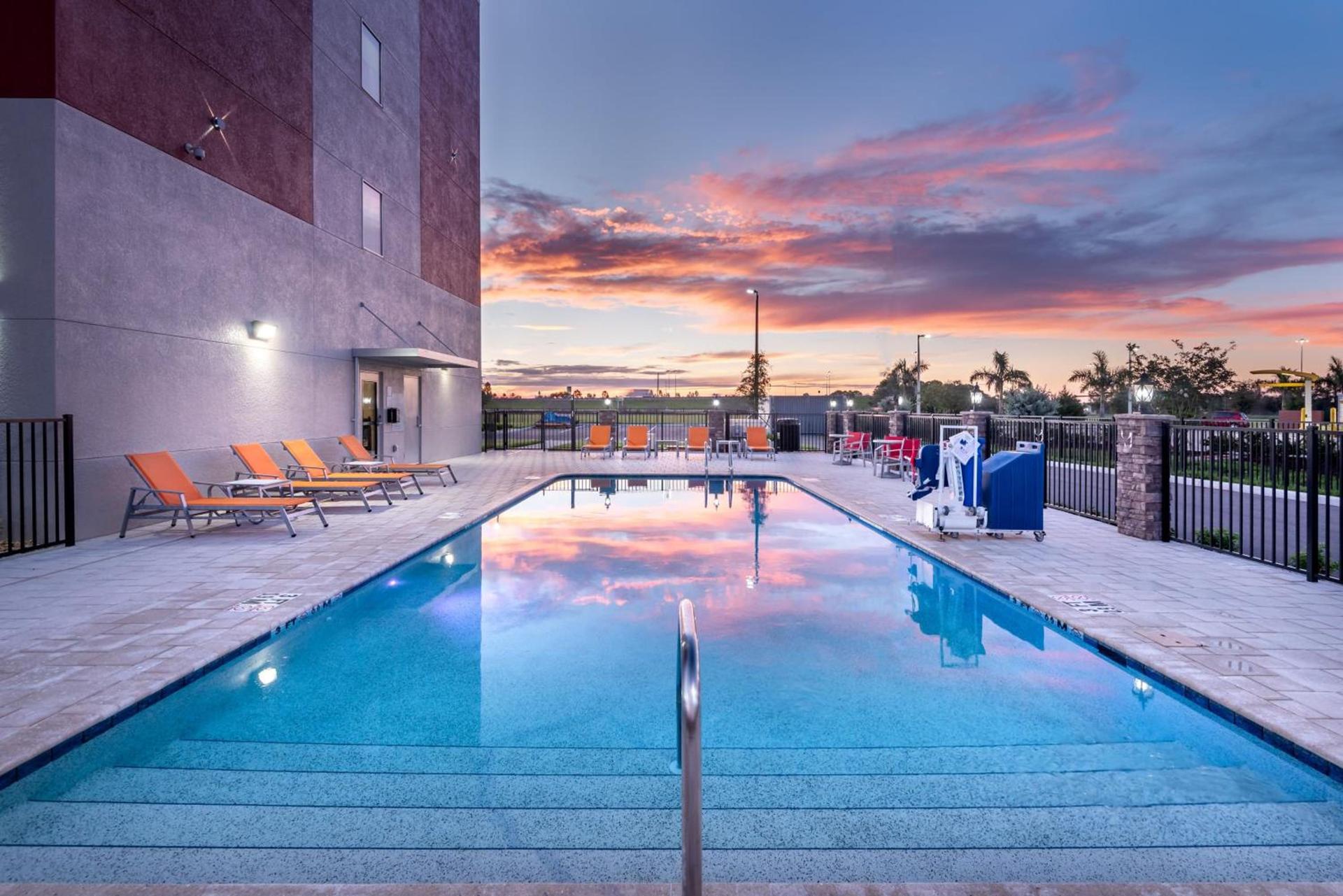 Holiday Inn Express & Suites - Punta Gorda by IHG photo 16