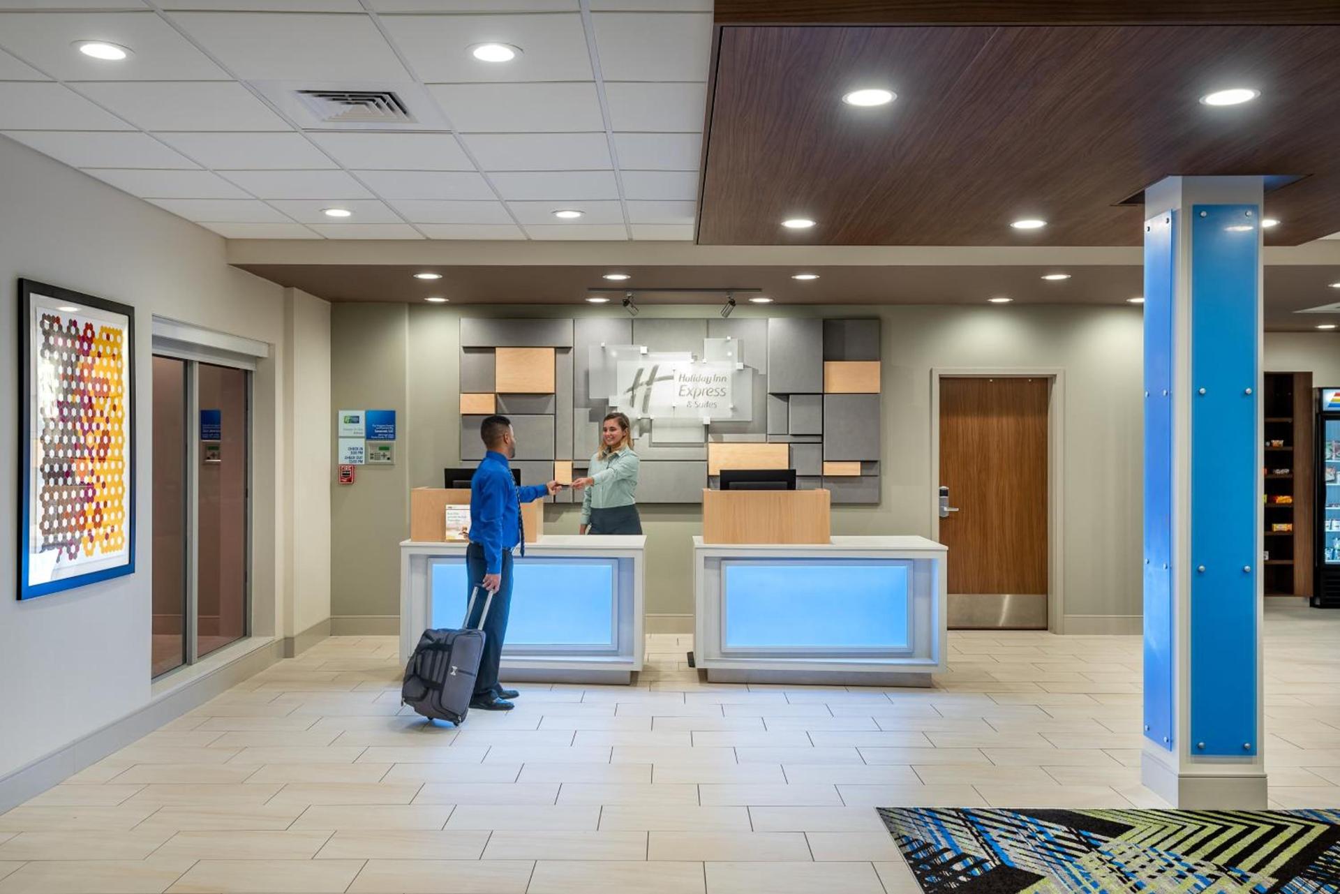 Holiday Inn Express & Suites - Punta Gorda by IHG photo 5