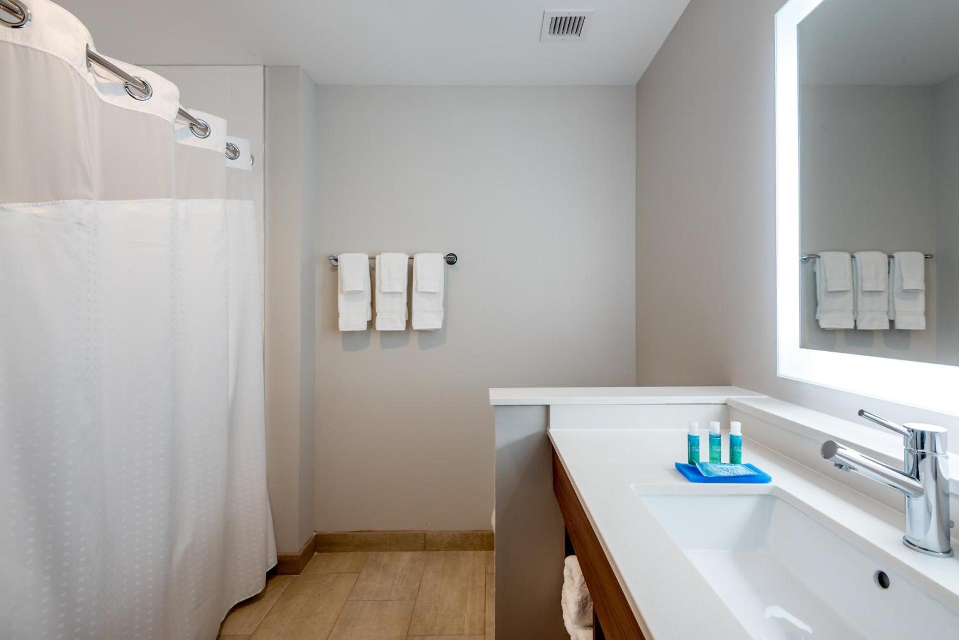 Holiday Inn Express & Suites - Punta Gorda by IHG photo 25