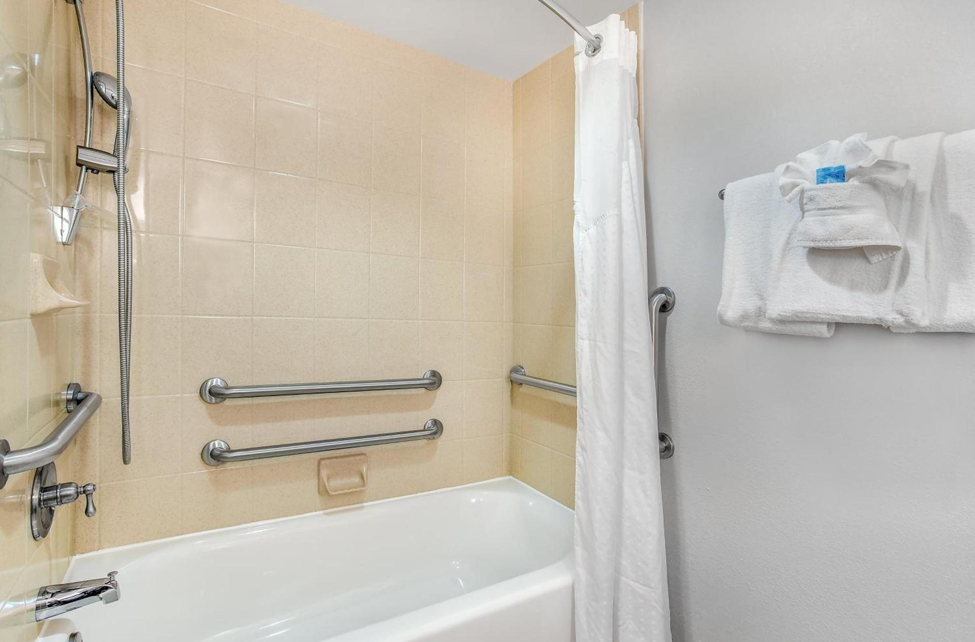 Holiday Inn Express & Suites Morristown by IHG photo 35