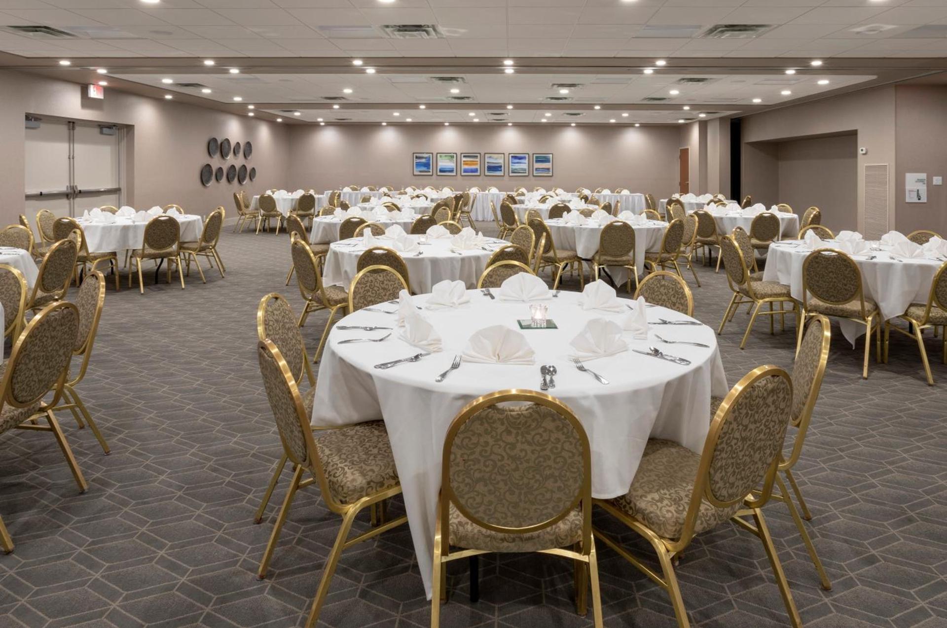 Holiday Inn Marquette by IHG photo 43