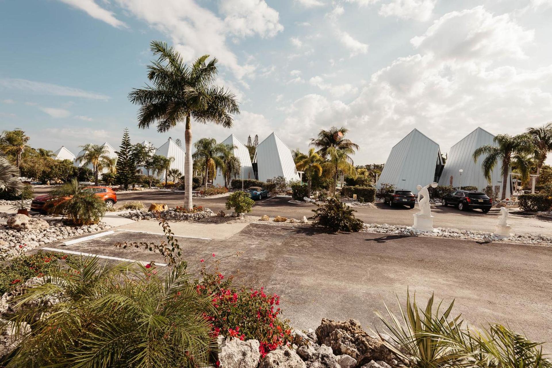 Pyramids in Florida photo 9