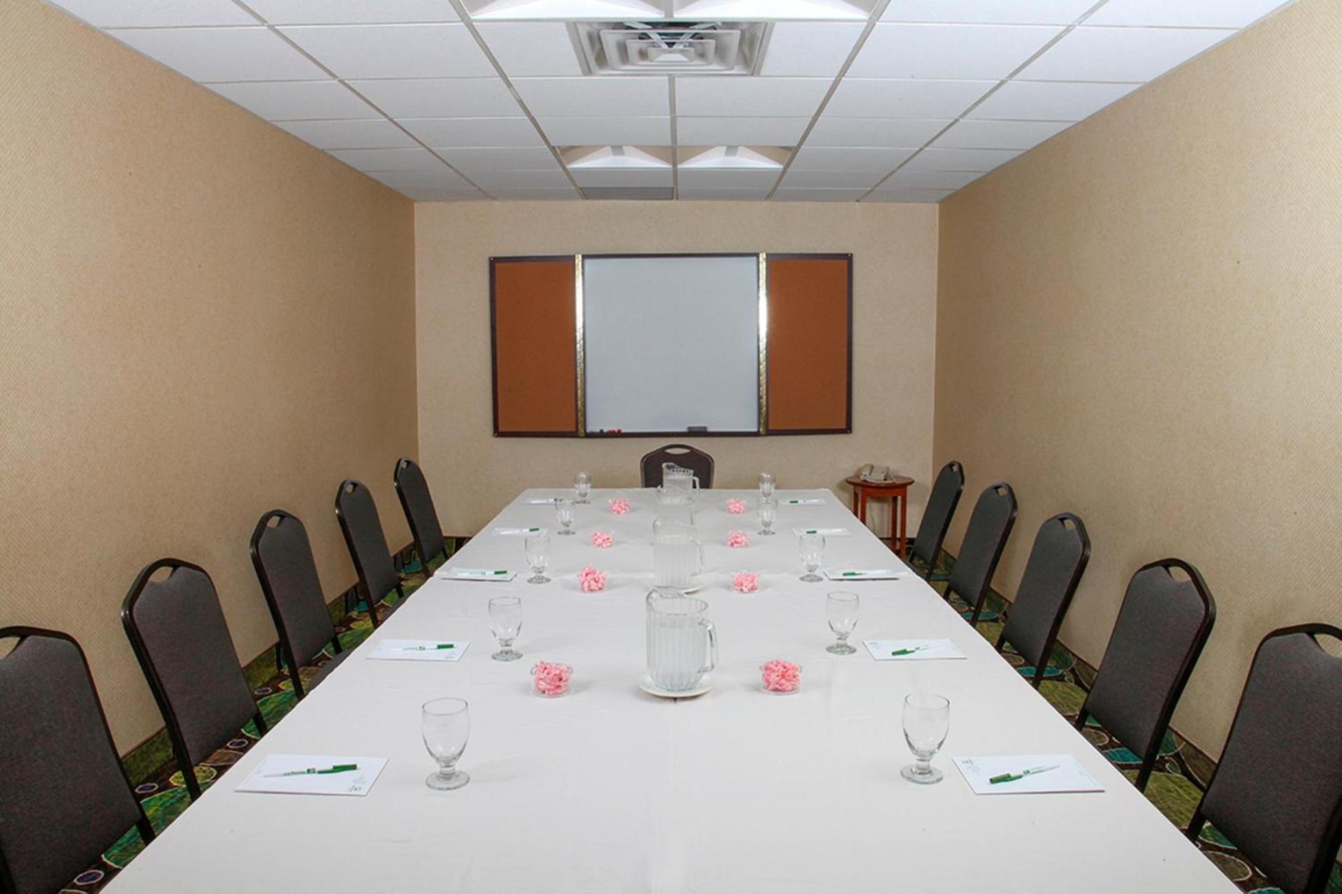 Holiday Inn Westbury-Long Island by IHG photo 25