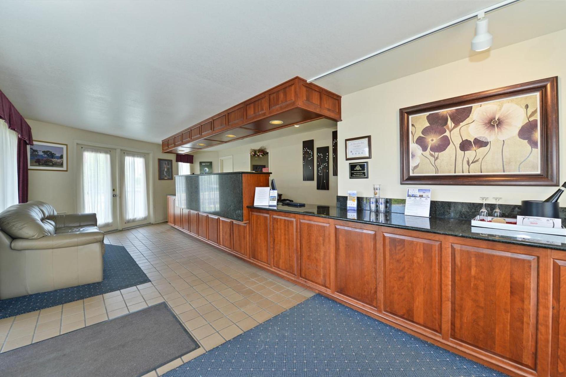 Travelodge by Wyndham Mackinaw City photo 8