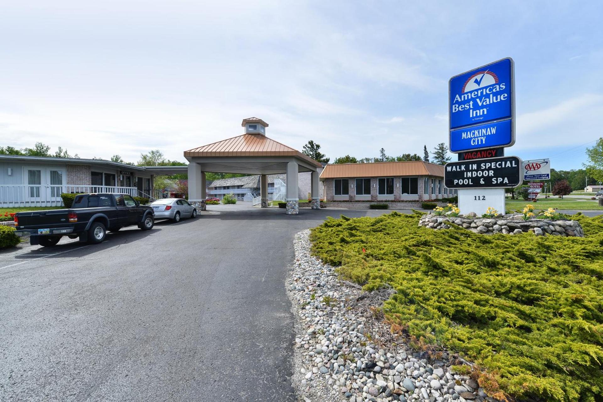 Travelodge by Wyndham Mackinaw City photo 6