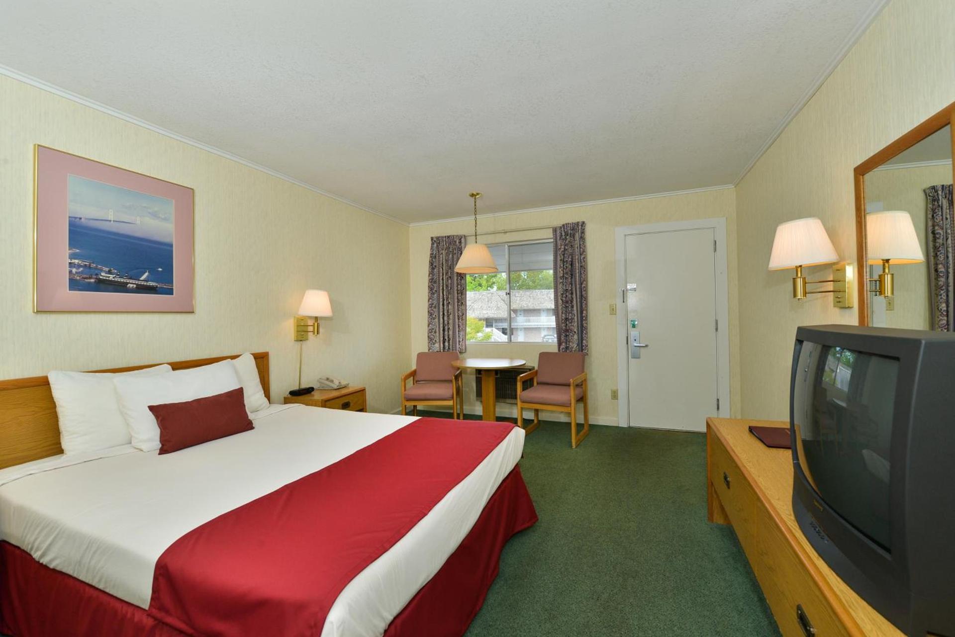 Travelodge by Wyndham Mackinaw City photo 20