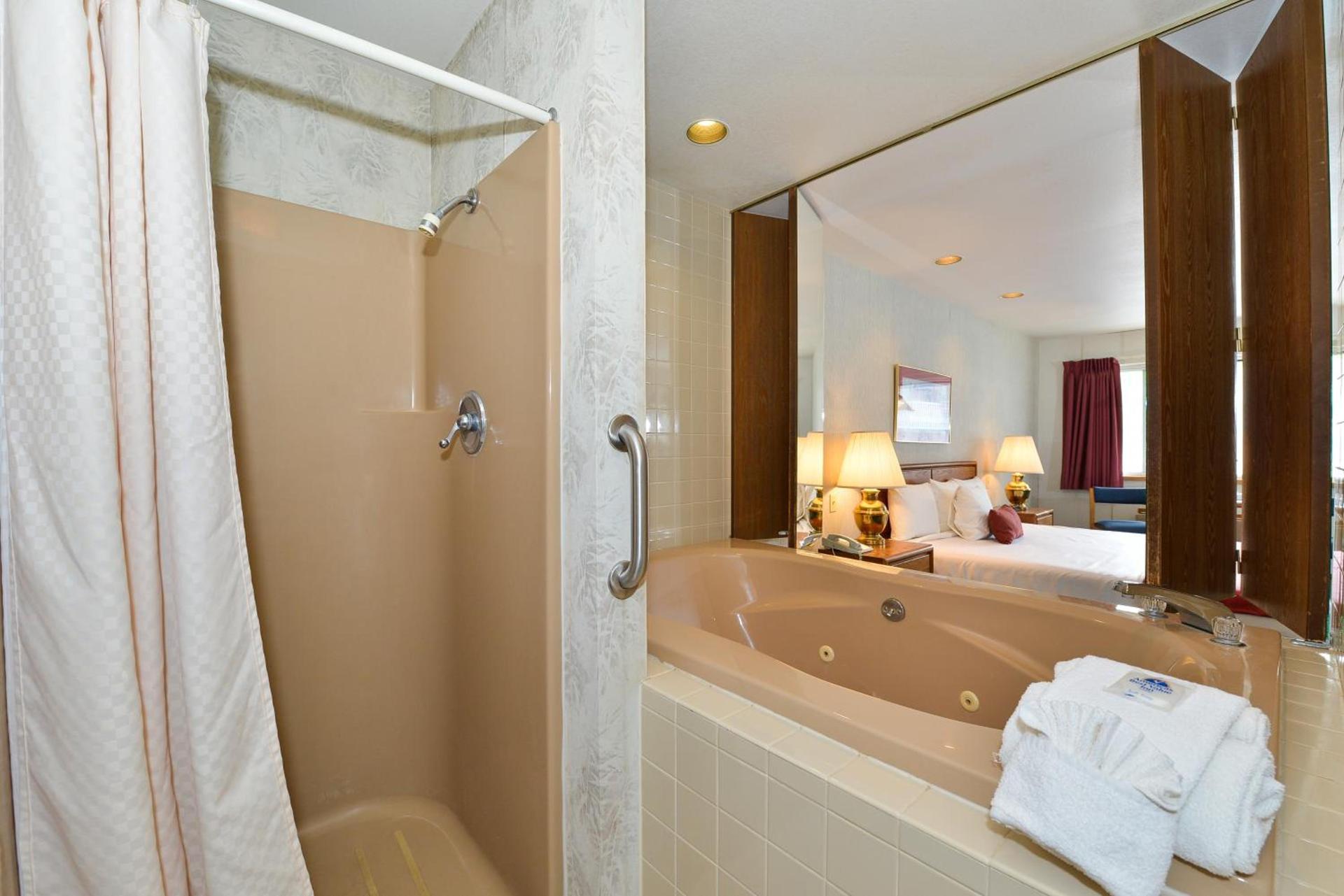 Travelodge by Wyndham Mackinaw City photo 28