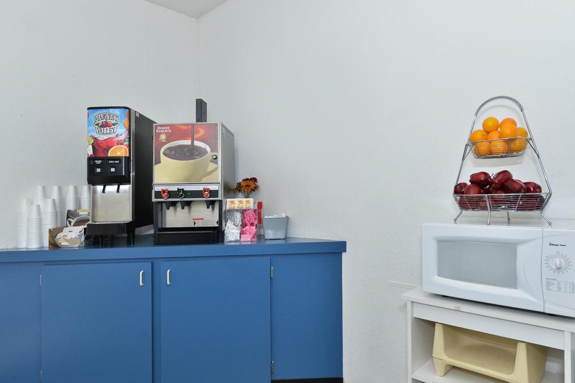 Travelodge by Wyndham Mackinaw City photo 13