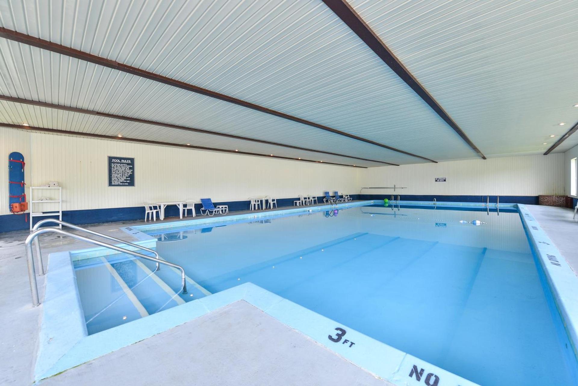 Travelodge by Wyndham Mackinaw City photo 11