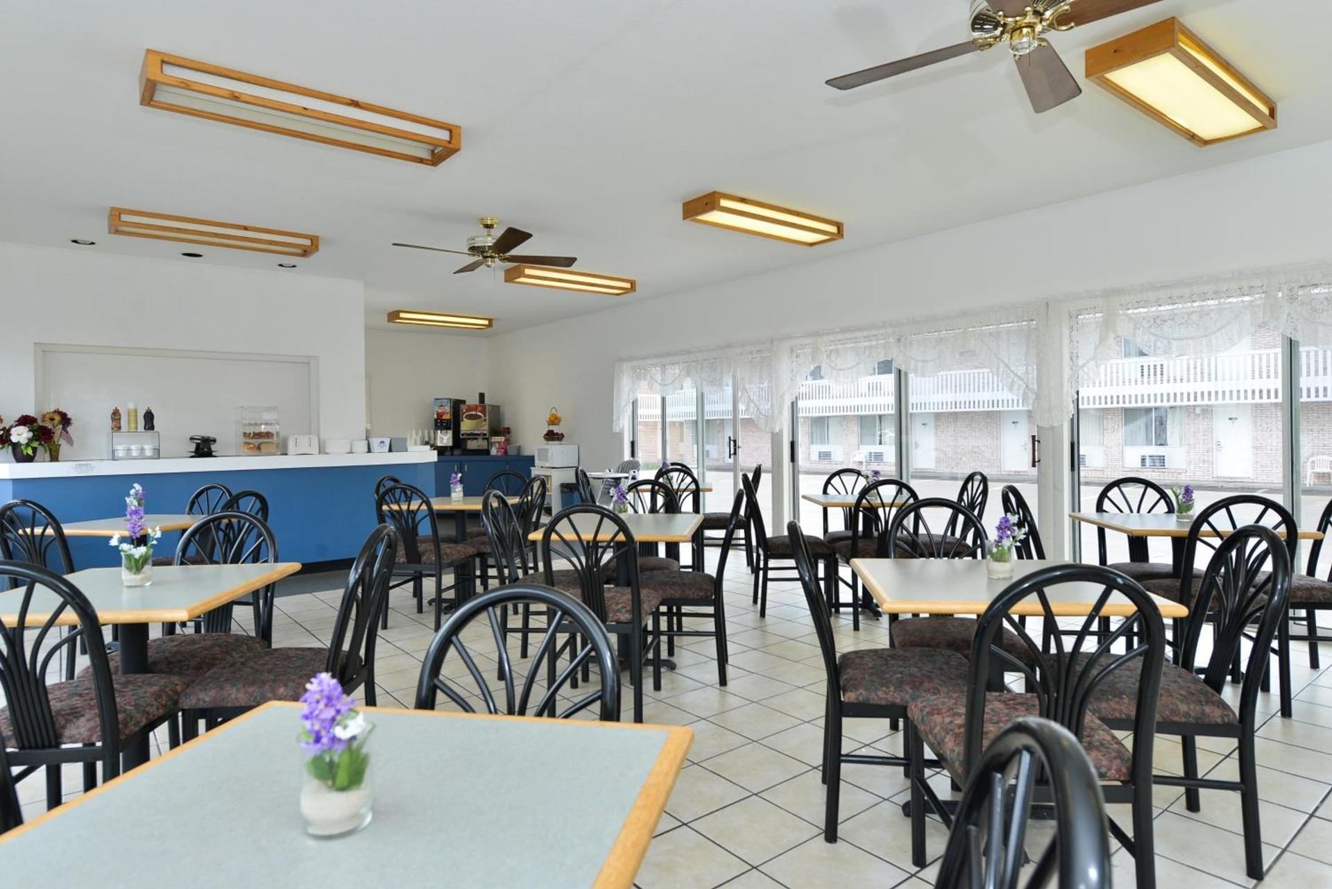 Travelodge by Wyndham Mackinaw City photo 12