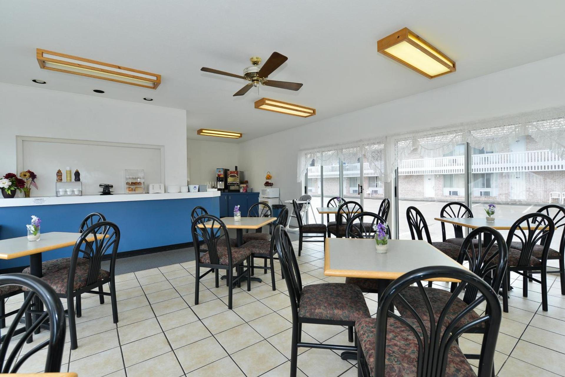 Travelodge by Wyndham Mackinaw City photo 14